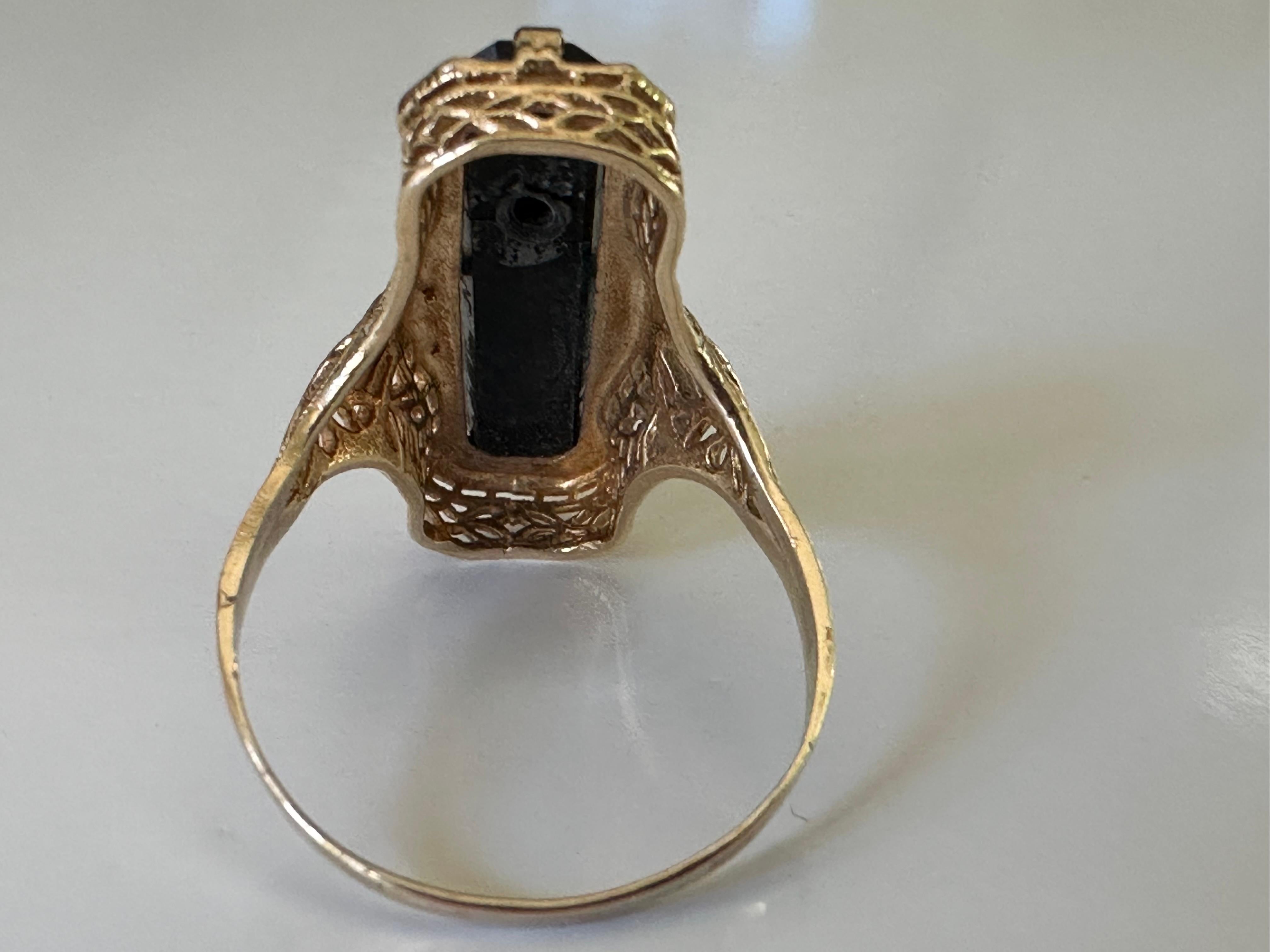 North-South Onyx and Diamond Filigree Ring In Good Condition In Denver, CO