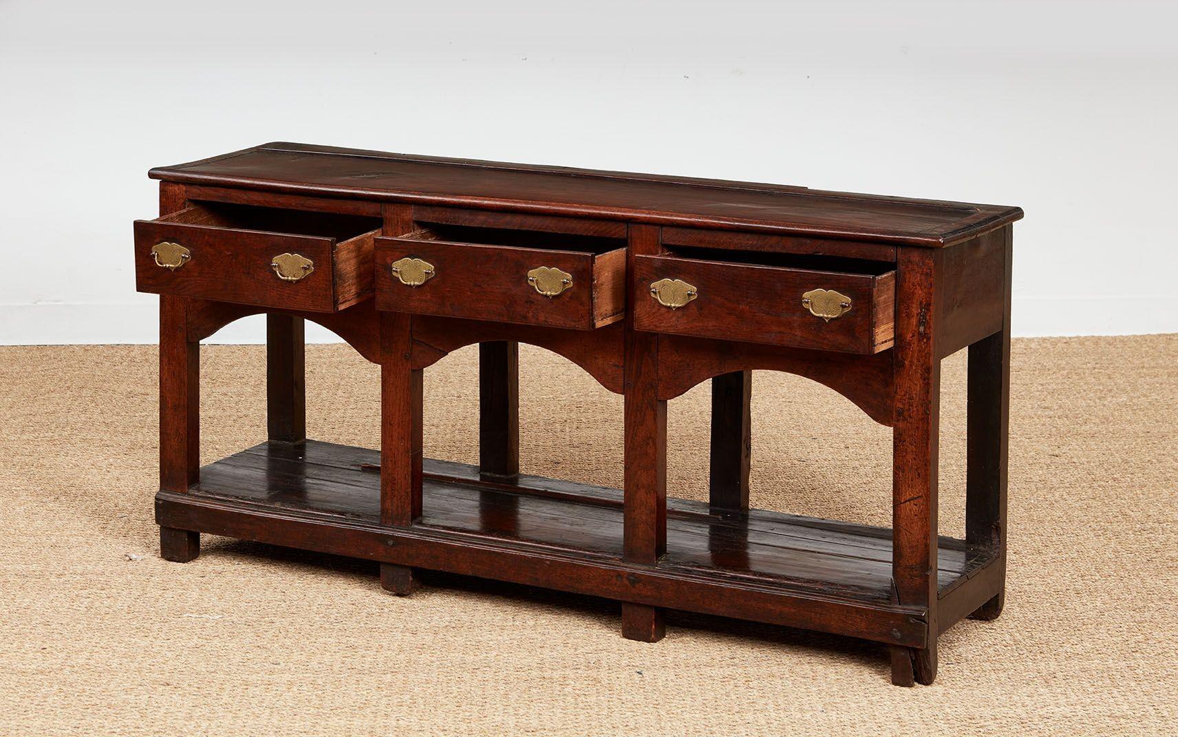North Wales 8-Leg Potboard Dresser Base In Good Condition For Sale In Greenwich, CT