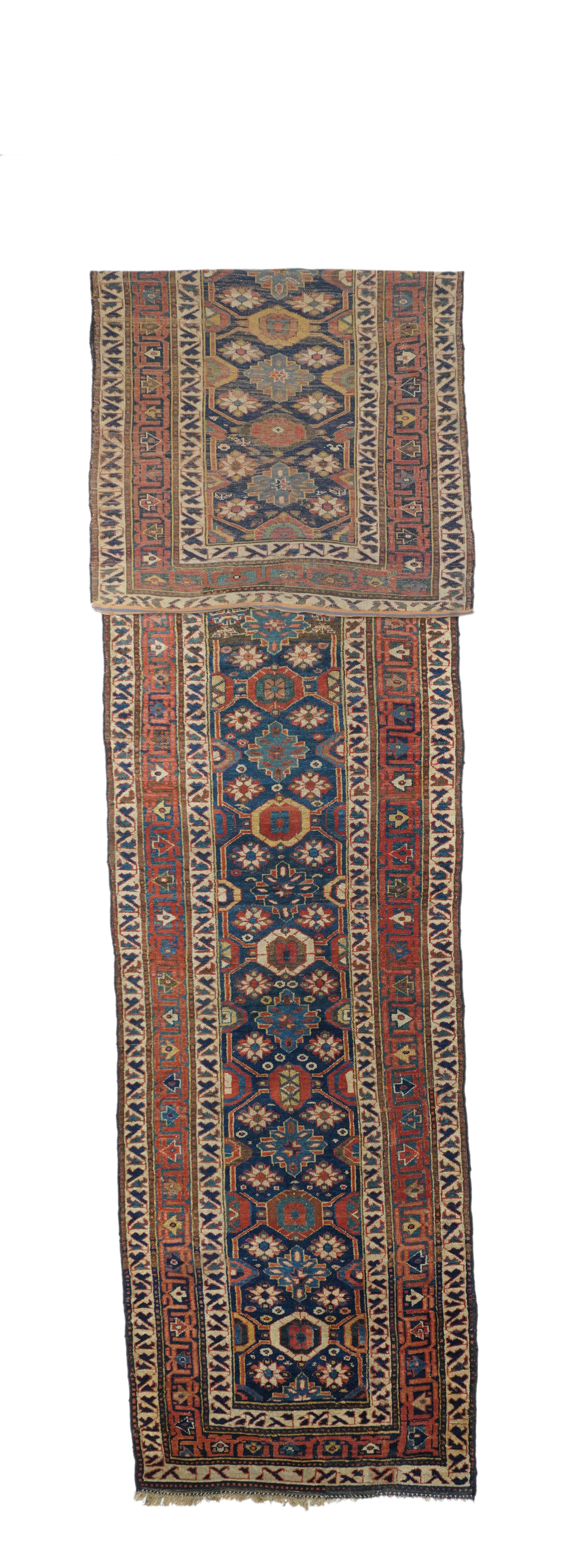 Tapis persan antique du Nord-Ouest 3'7'' x 16'0''.