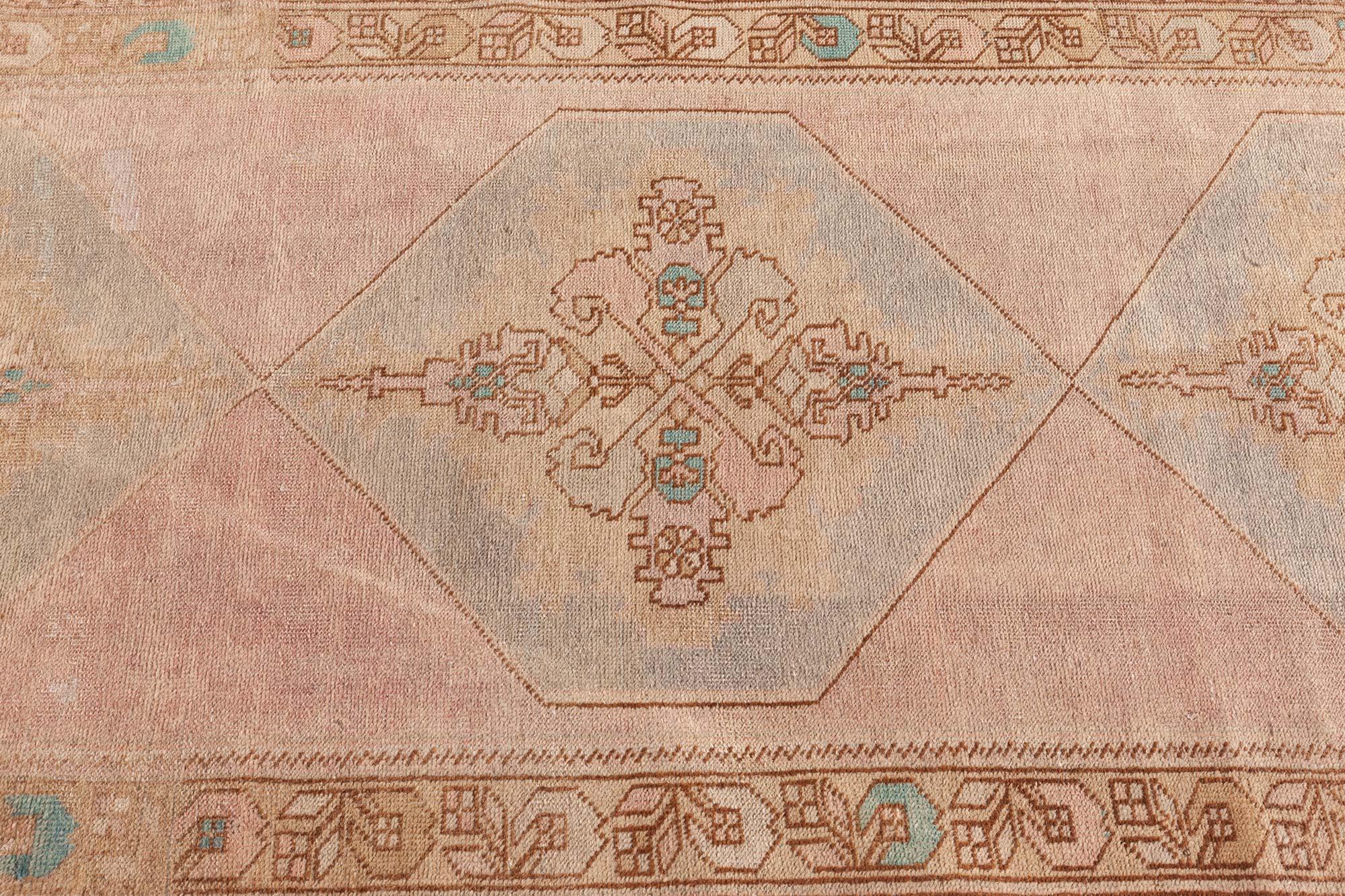 Doris Leslie Blauer nordwestlicher persischer Läufer aus Persien (Persisch) im Angebot