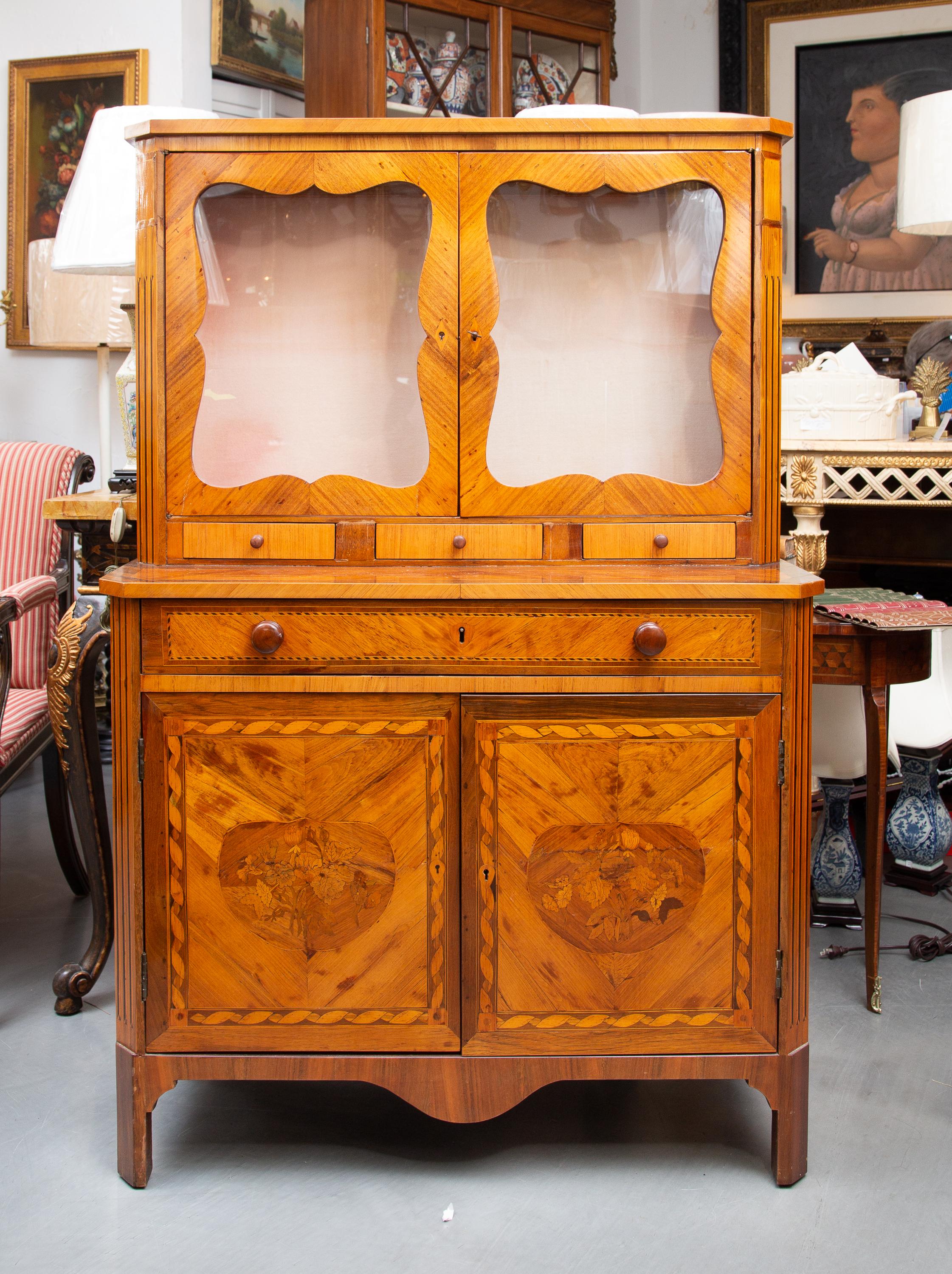 Northen Italian Inlaid and Marquetry Secretary Bookcase For Sale 4