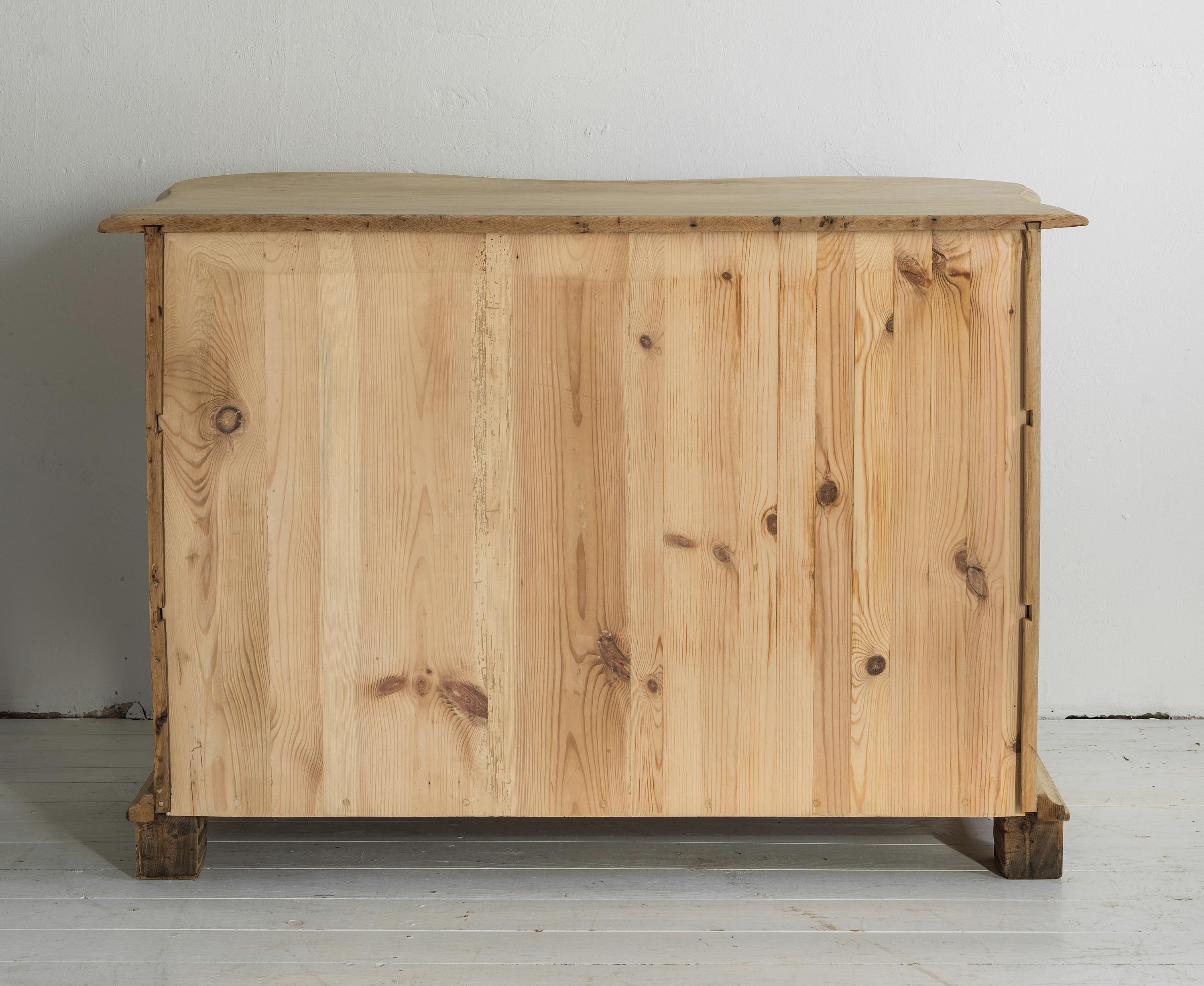 Northern 18th Century Baroque Commode Galbée in Bleached Oak For Sale 1
