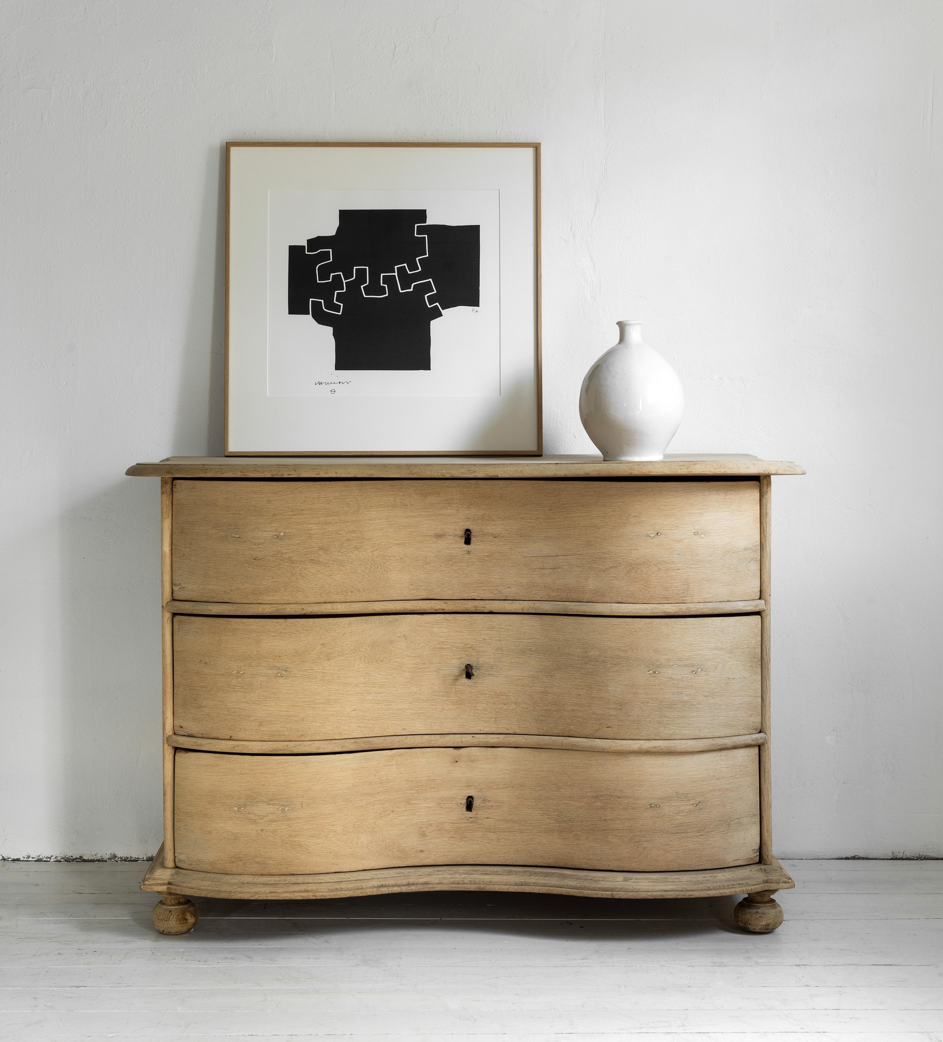 Northern 18th Century Baroque Commode Galbée in Bleached Oak For Sale 3