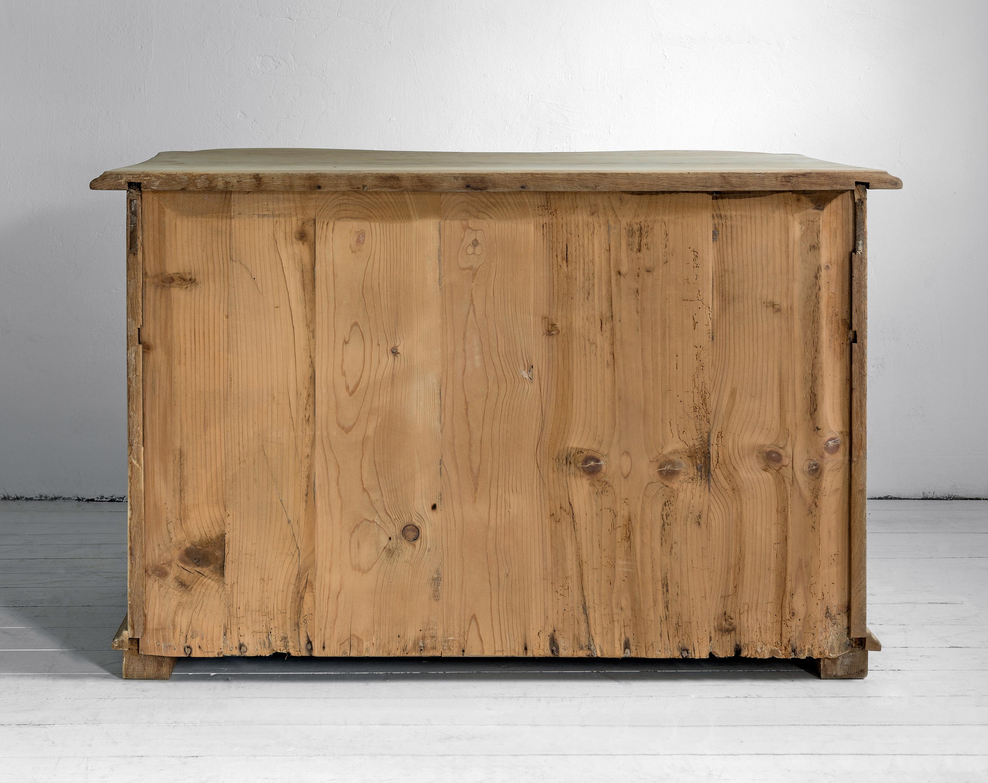 Commode Galbée barocca del XVIII secolo in Oak Oak sbiancato in vendita 1