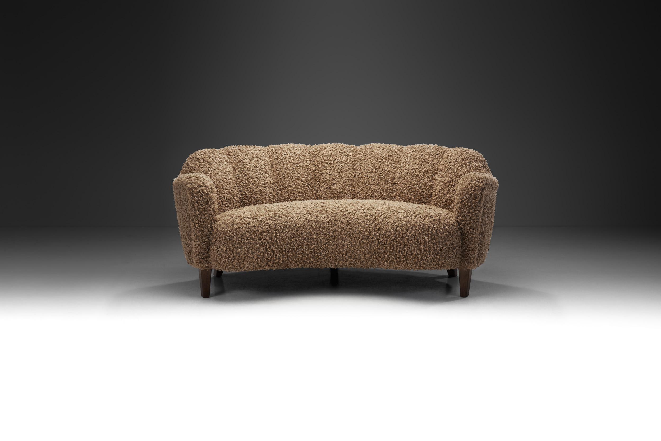 Mid-Century Modern Northern European Curved Three-Seater Sofa, Europe, ca 1950s For Sale