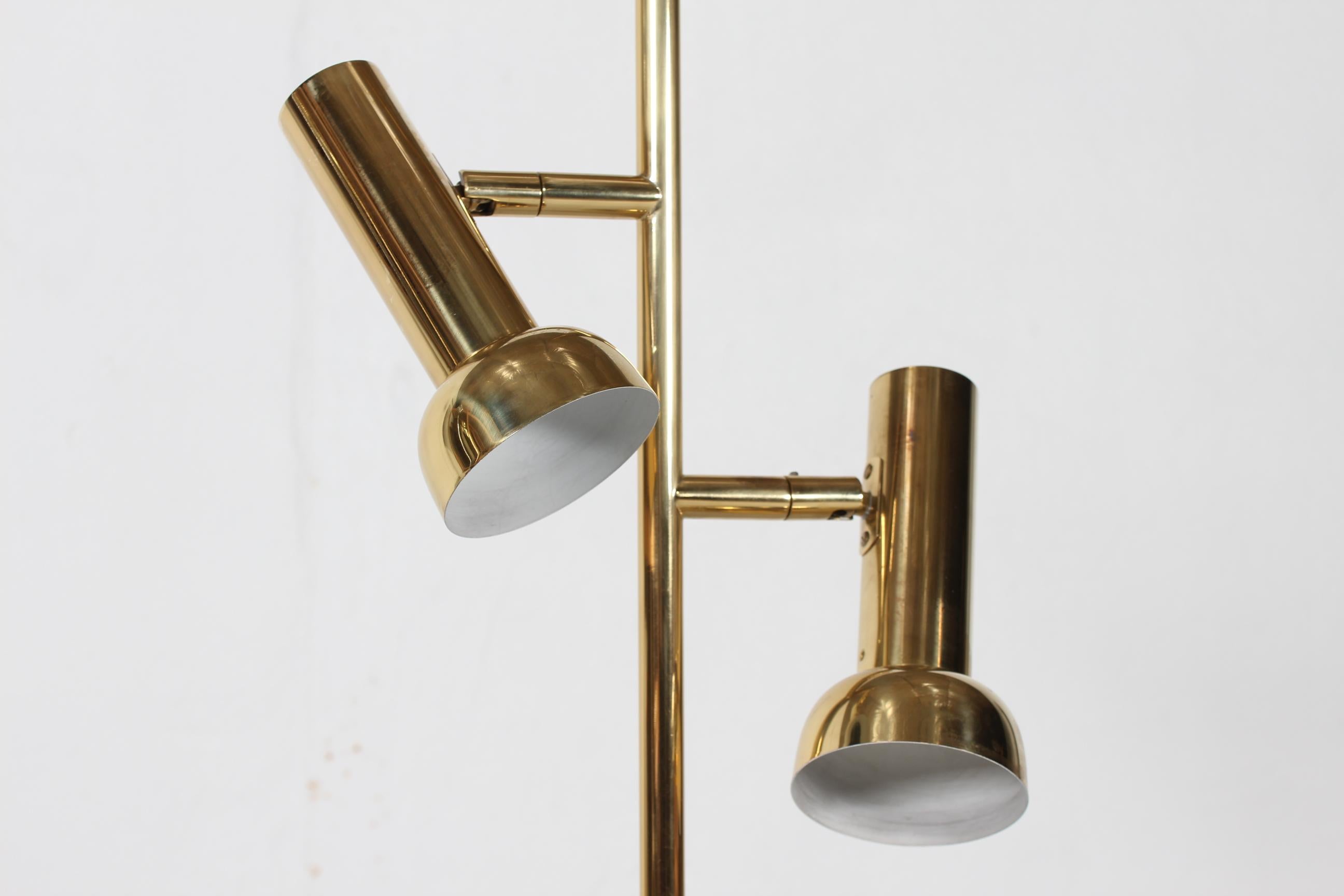 Northern European Floor Lamp of Brass with Lacquer and Adjustable Shades 1970s For Sale 3