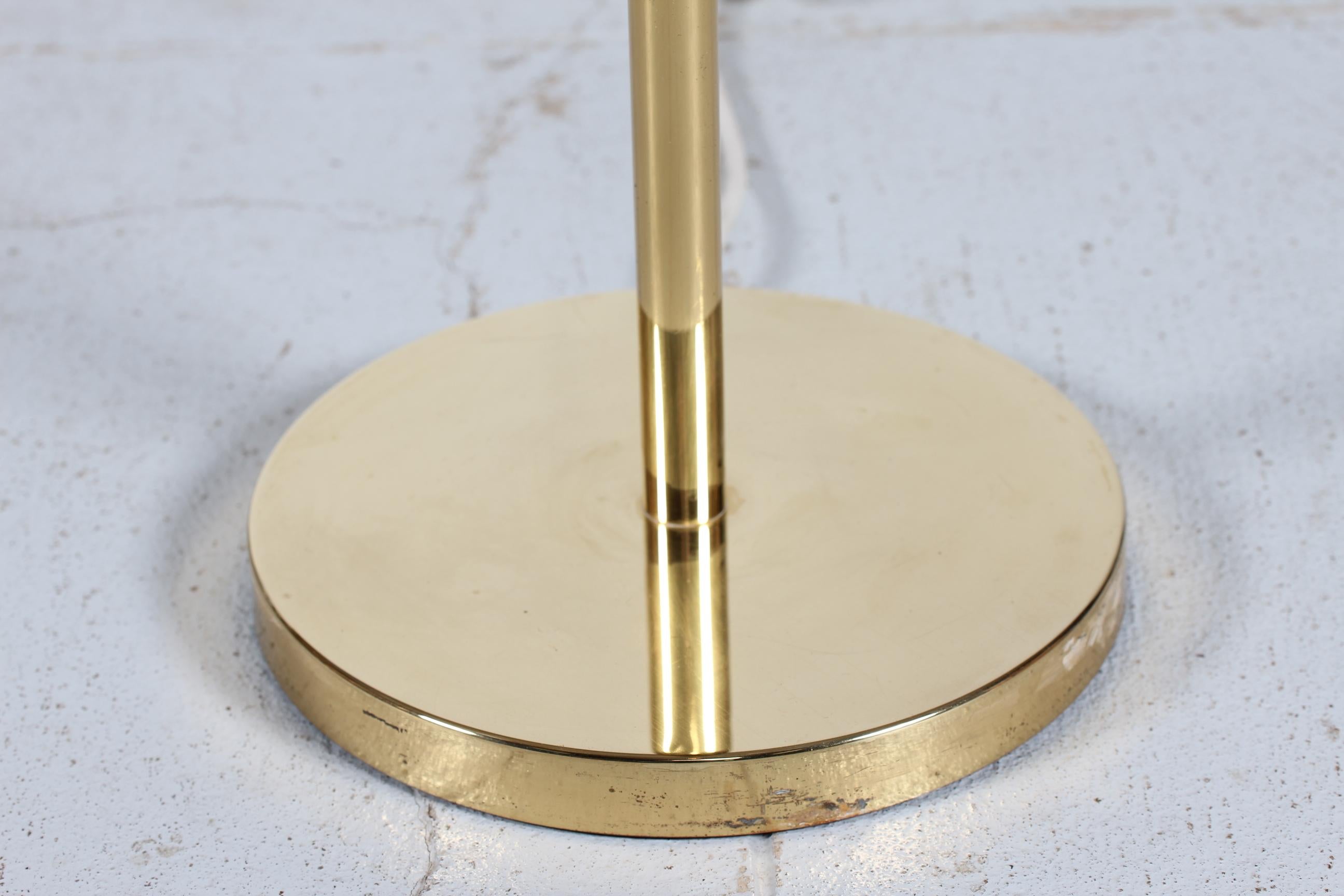Mid-Century Modern Northern European Floor Lamp of Brass with Lacquer and Adjustable Shades 1970s For Sale