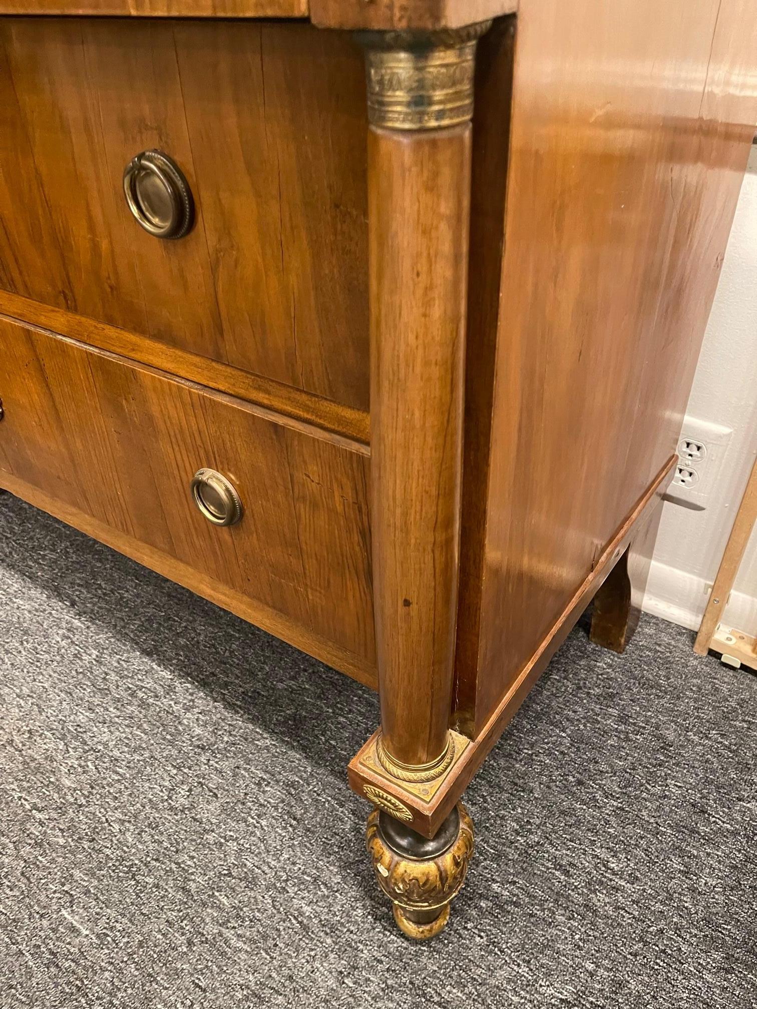 Commode d'Europe du Nord en acajou avec plateau en marbre et pieds peints, 19ème siècle en vente 6