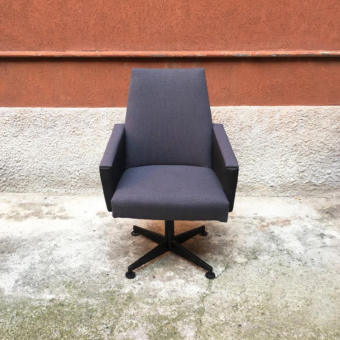 Northern European Mid-Century Modern Gray Fabric and Metal Armchairs, 1960s In Good Condition For Sale In MIlano, IT