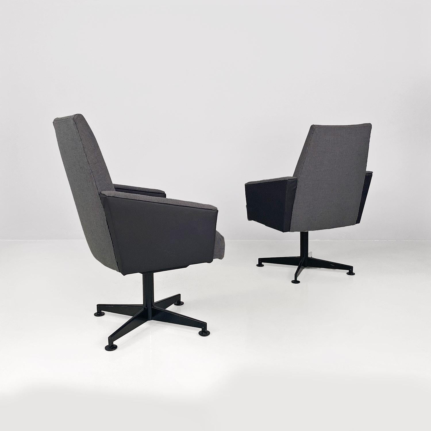 Mid-Century Modern Fauteuils pivotants gris en tissu et métal d'Europe du Nord 1960 en vente