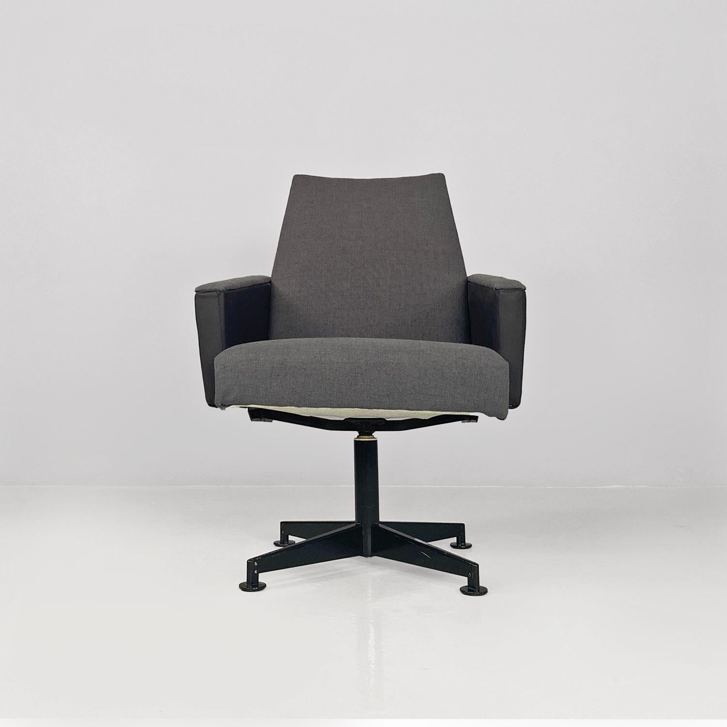 italien Fauteuils pivotants gris en tissu et métal d'Europe du Nord 1960 en vente