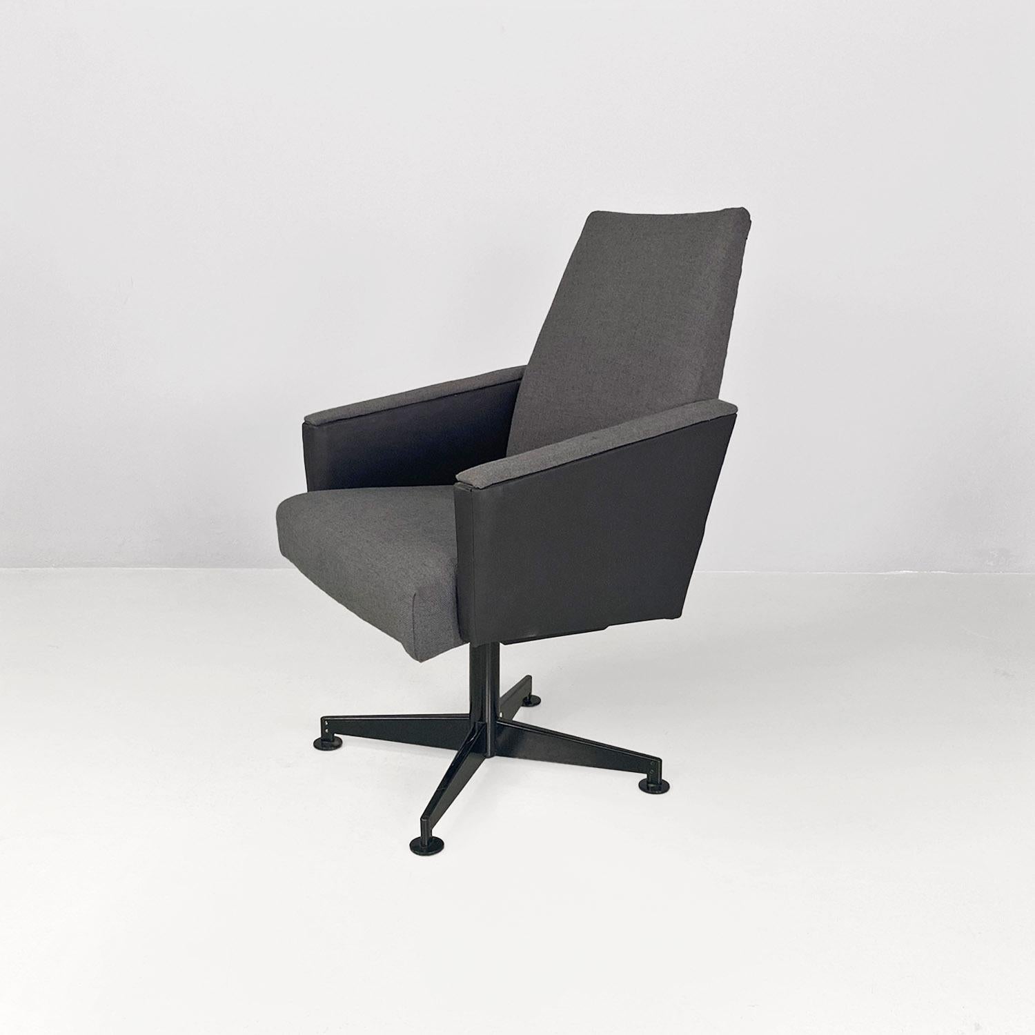 Fauteuils pivotants gris en tissu et métal d'Europe du Nord 1960 Bon état - En vente à MIlano, IT