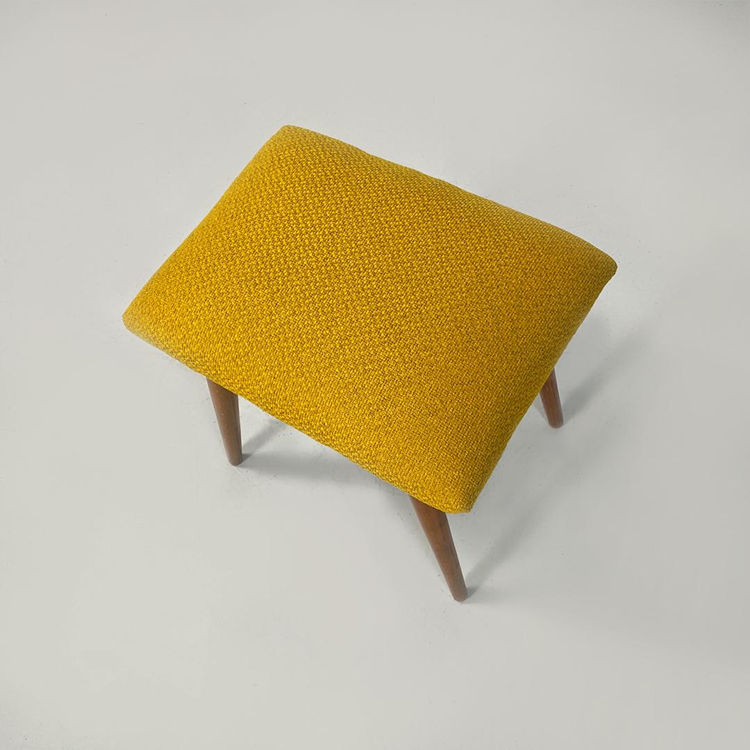 Northern European Mid Century Yellow Fabric and Beech Pouf or Footrest, 1960s In Good Condition For Sale In MIlano, IT