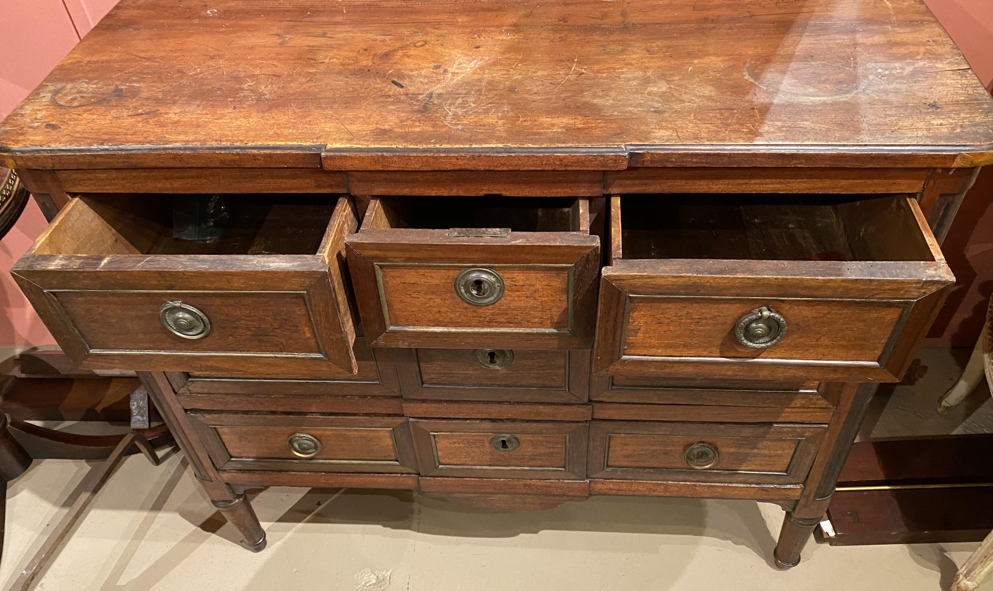Neoclassico Commode neoclassica del Nord Europa in mogano con intarsi in ebano del 1790 circa in vendita