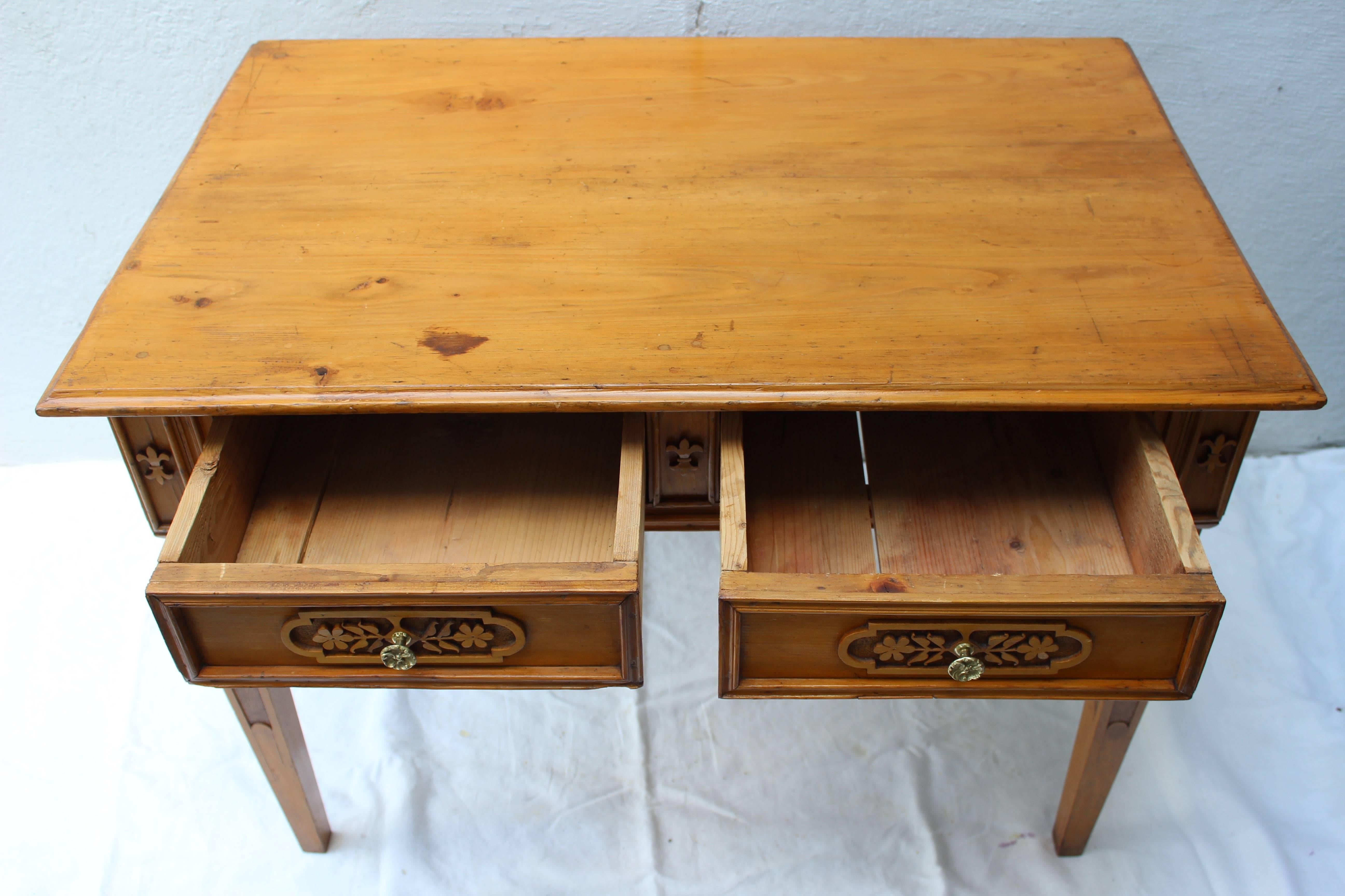 Northern European Pine Desk In Good Condition In East Hampton, NY