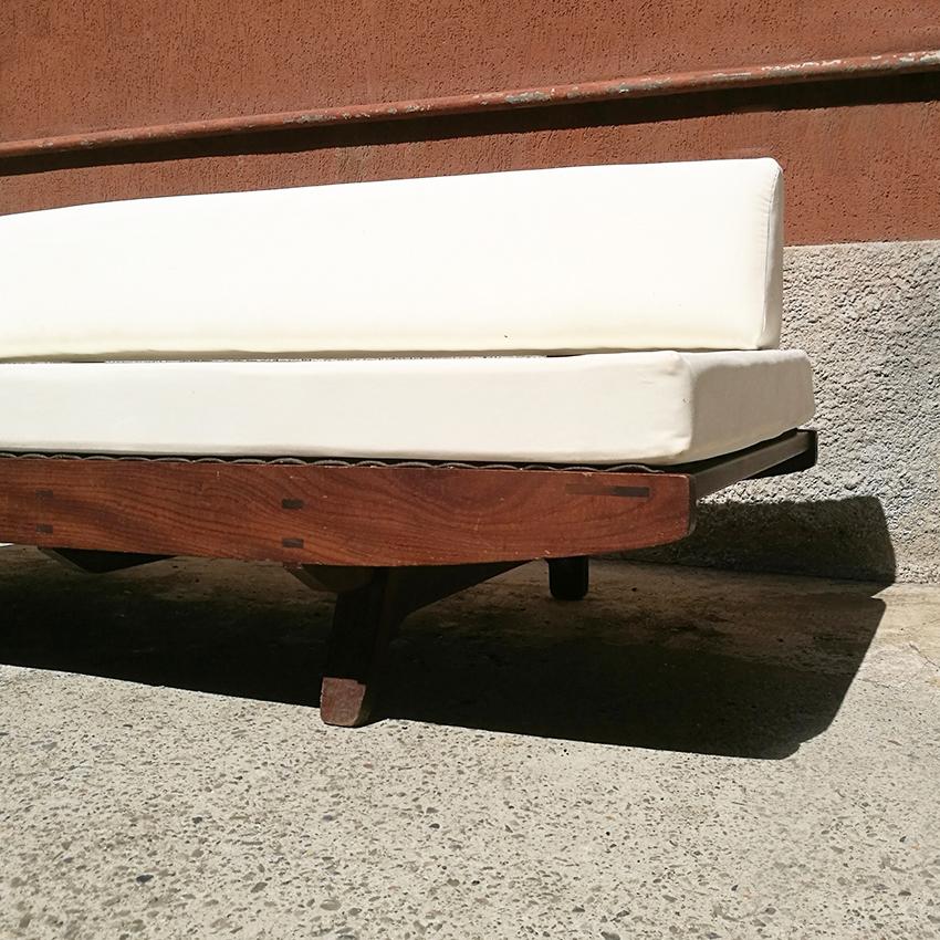 Mid-Century Modern Italian Sofa in Wooden Frame and White Fabric by Elam, 1960s