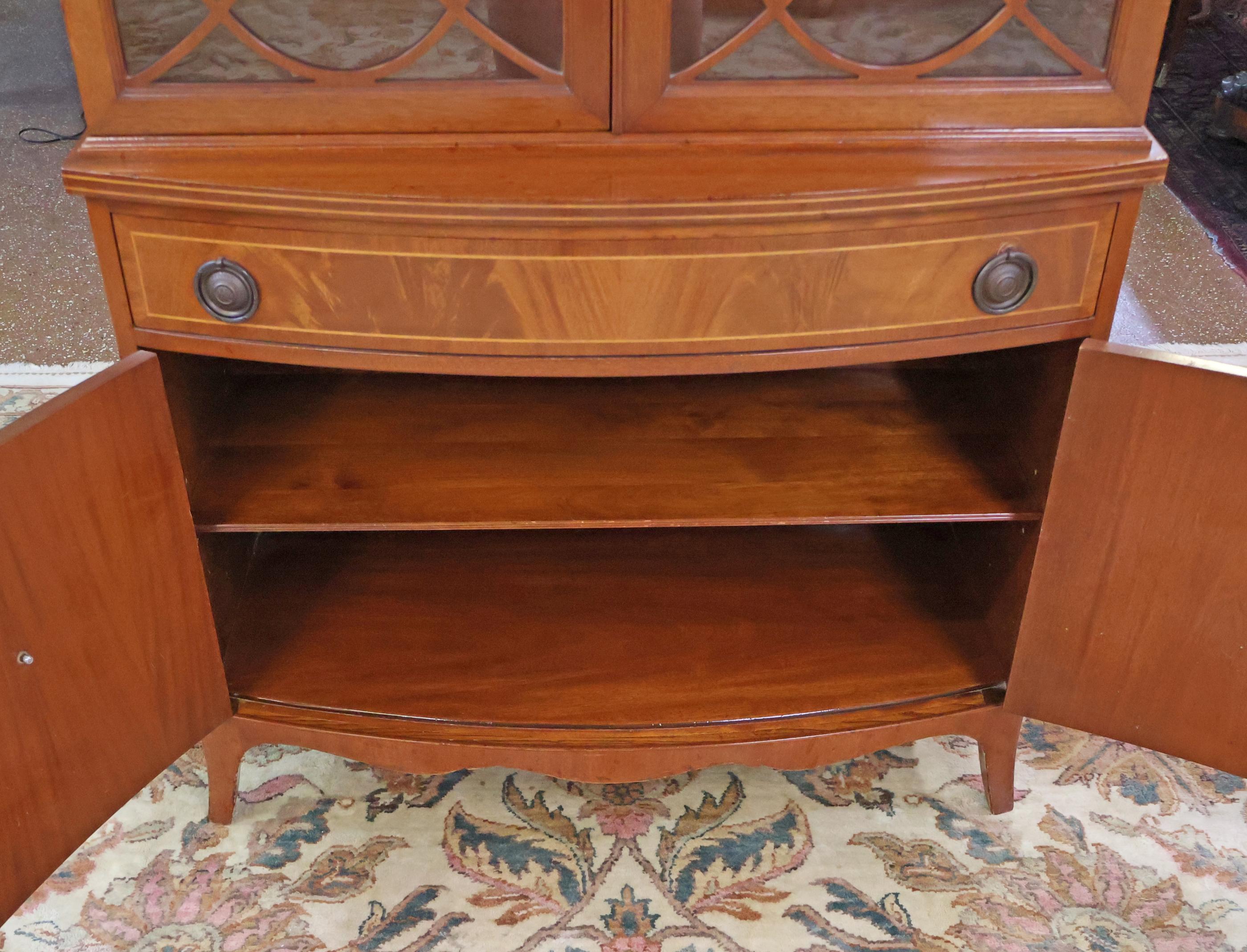 Northern Furniture Company Mahagoni George III Stil Liquor China Kabinett im Angebot 5