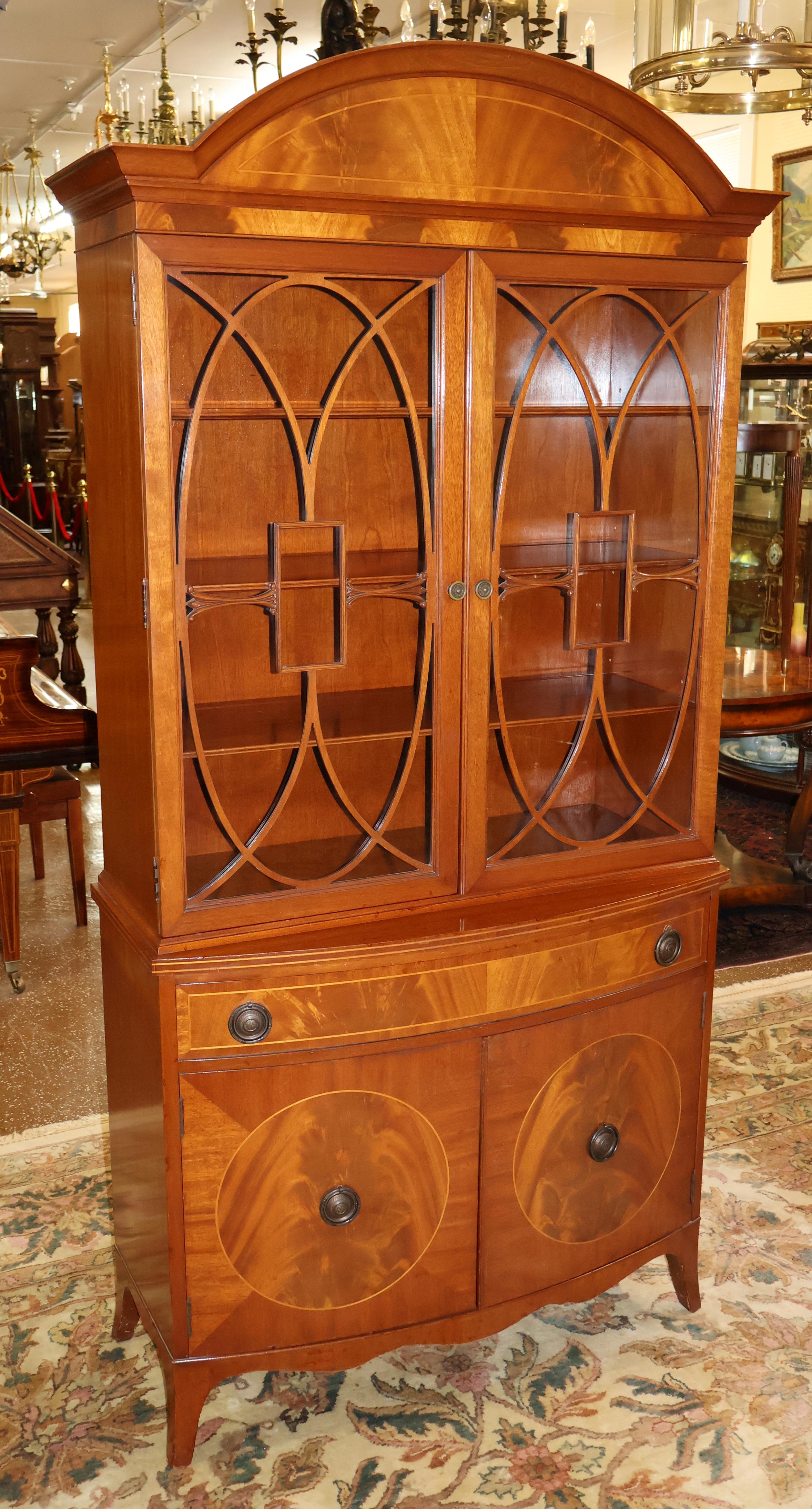 Northern Furniture Company Mahagoni George III Stil Liquor China Kabinett (George III.) im Angebot