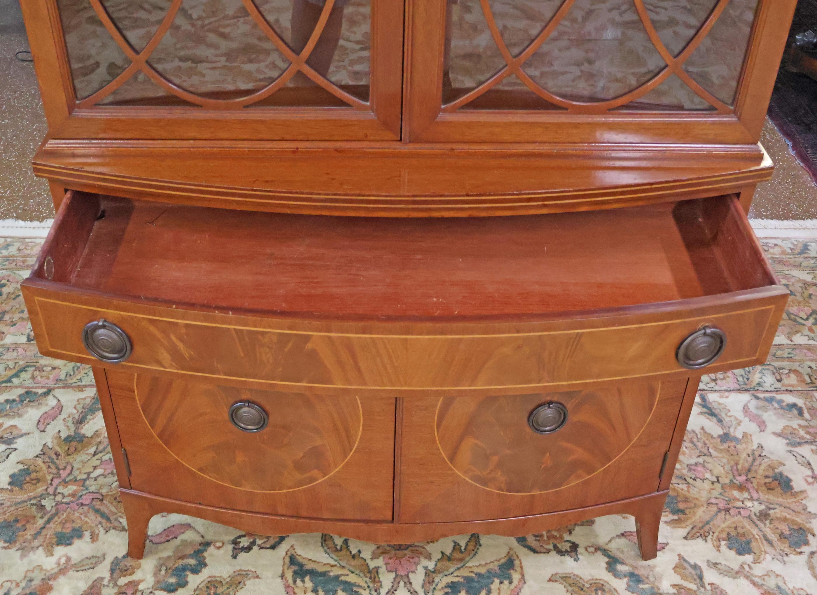 Northern Furniture Company Mahagoni George III Stil Liquor China Kabinett im Angebot 3