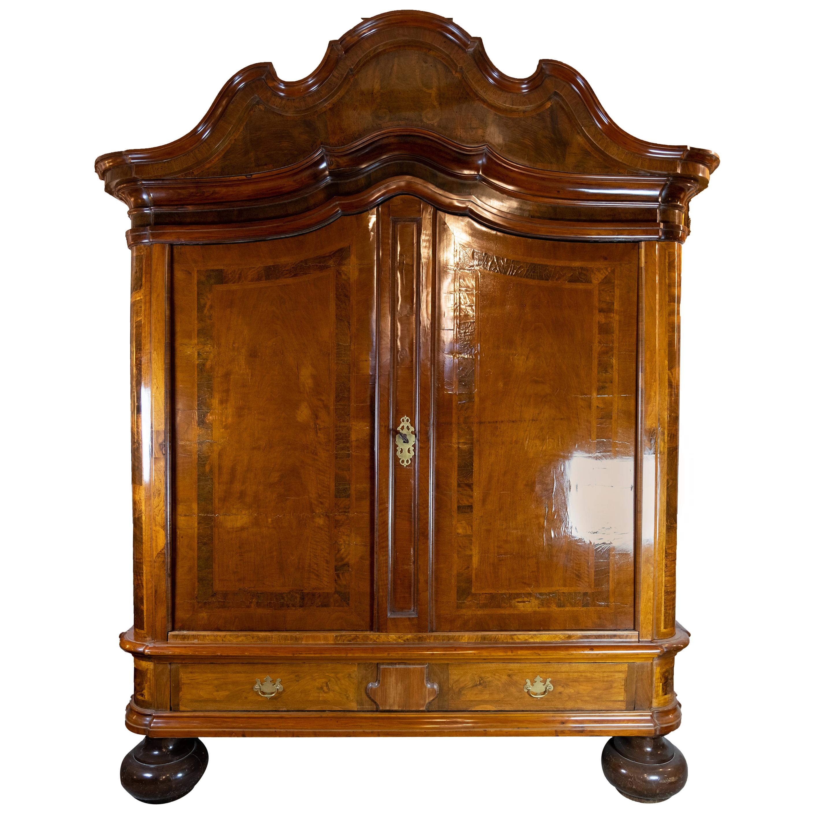 Northern German Baroque Cabinet of Walnut and Oak from circa 1730