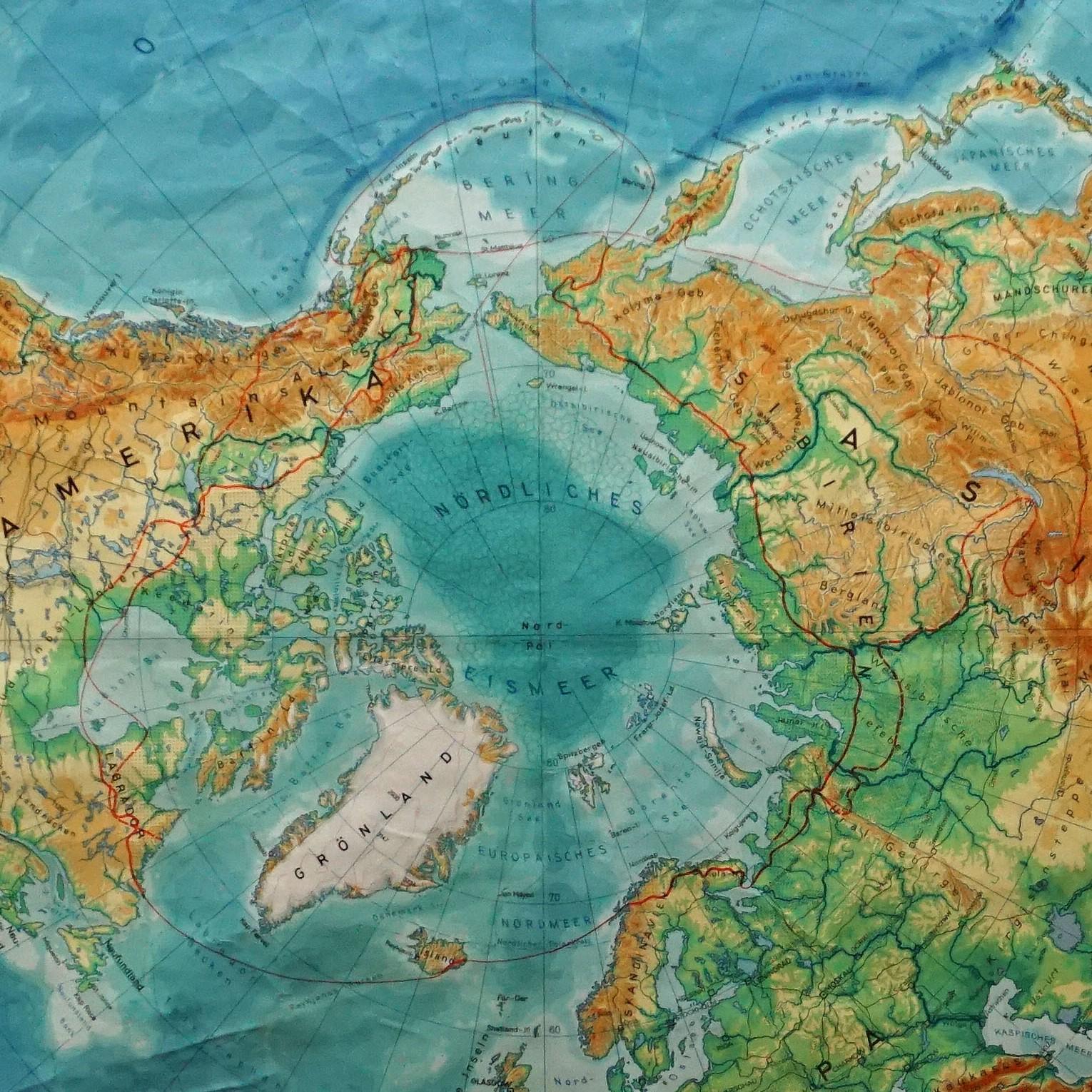 Country Carte murale vintage du monde de l'hémisphère nord d'une carte à rouler en vente