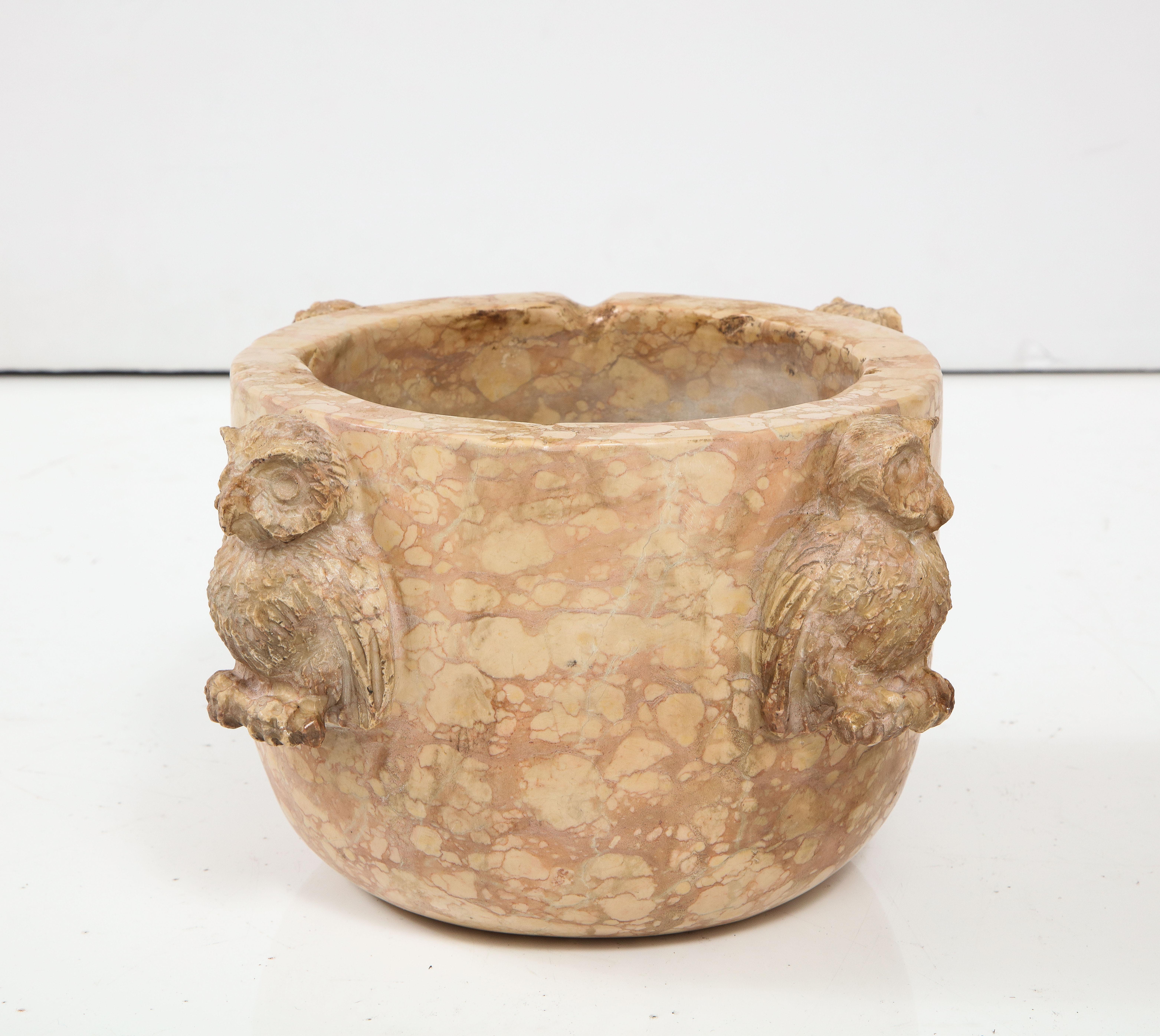 Northern Italian 17th Century Marble Mortar with Carved Owl Decoration For Sale 5