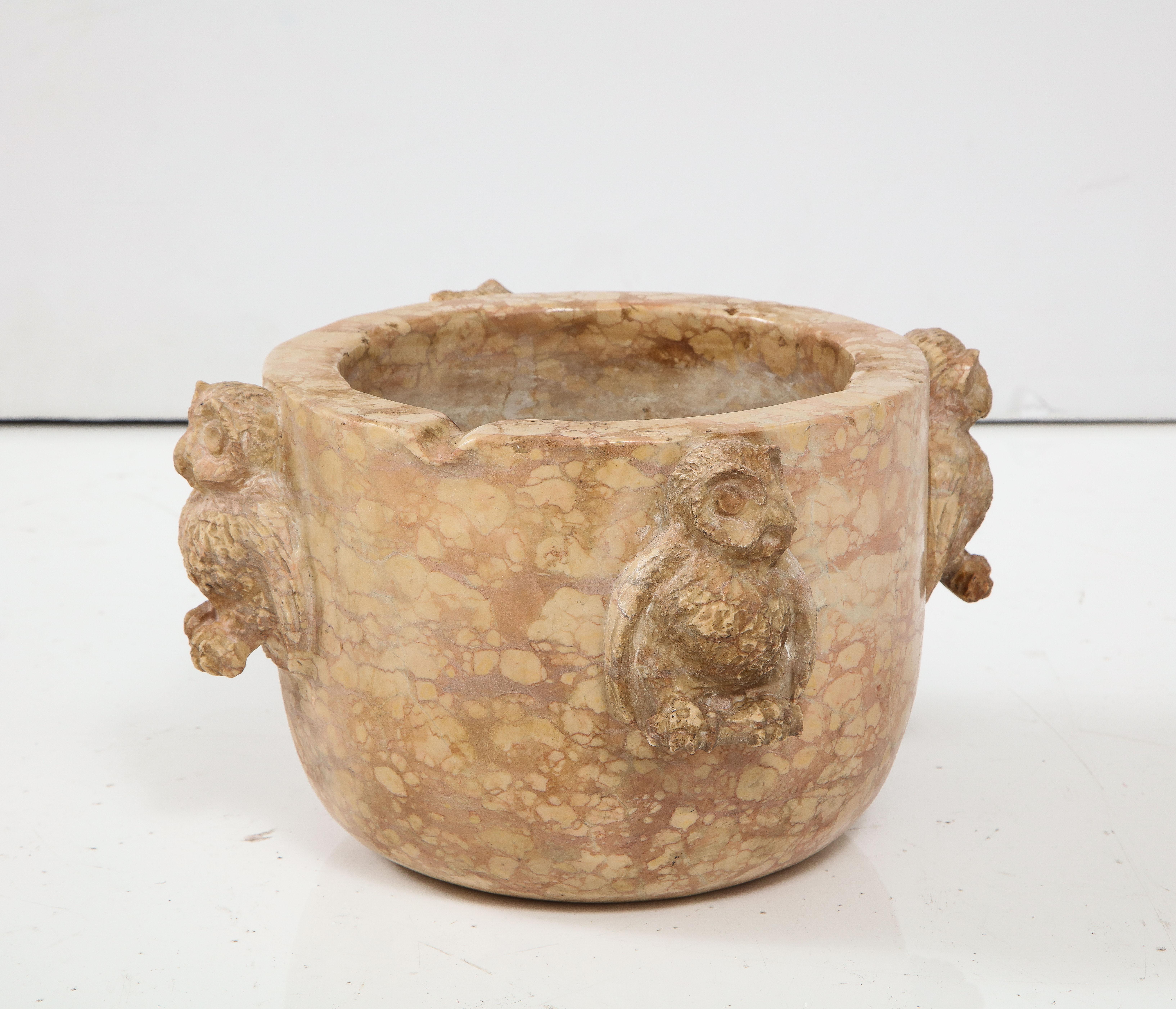 Northern Italian 17th Century Marble Mortar with Carved Owl Decoration In Good Condition For Sale In New York, NY