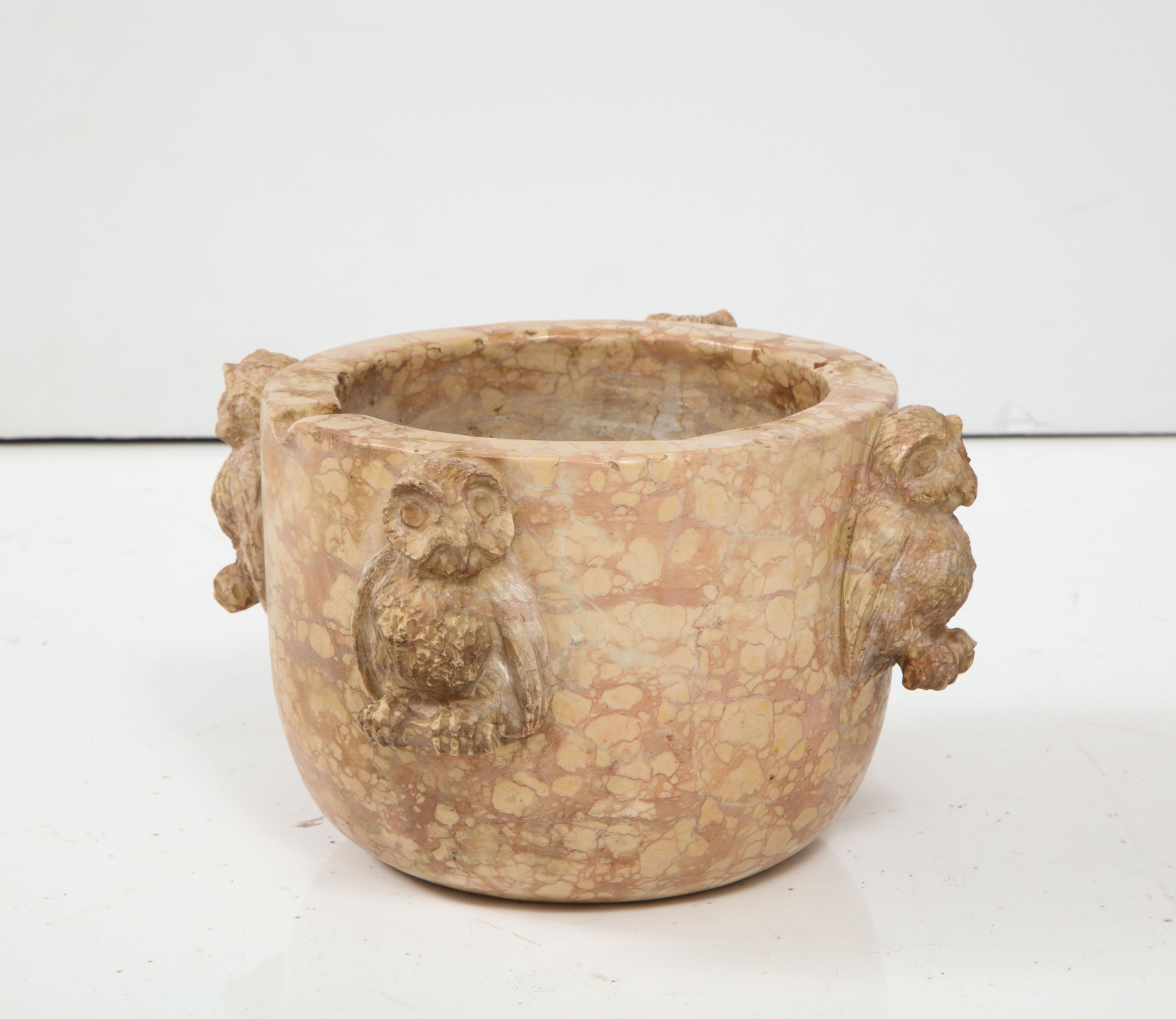 Northern Italian 17th Century Marble Mortar with Carved Owl Decoration For Sale 1