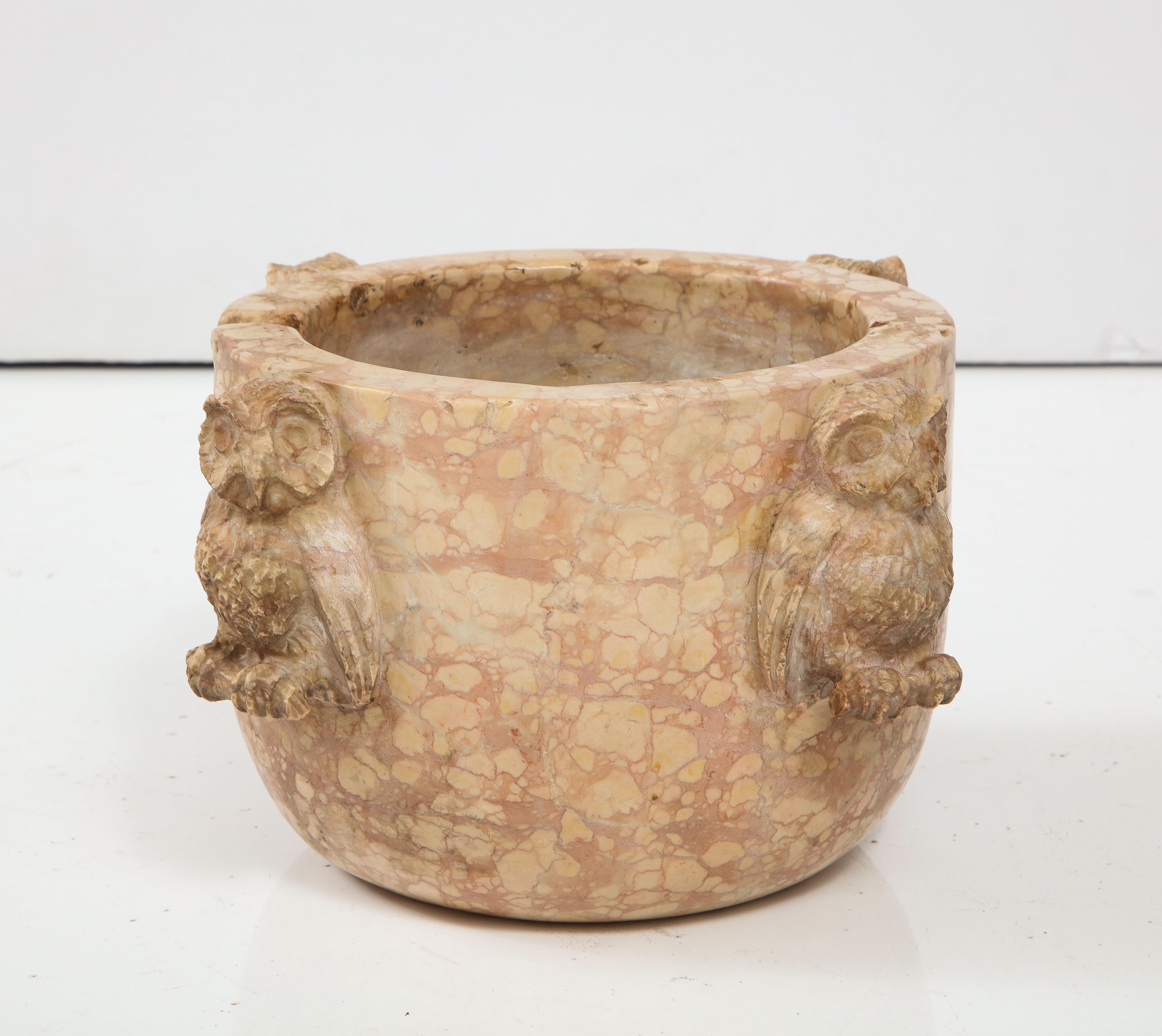 Northern Italian 17th Century Marble Mortar with Carved Owl Decoration For Sale 3