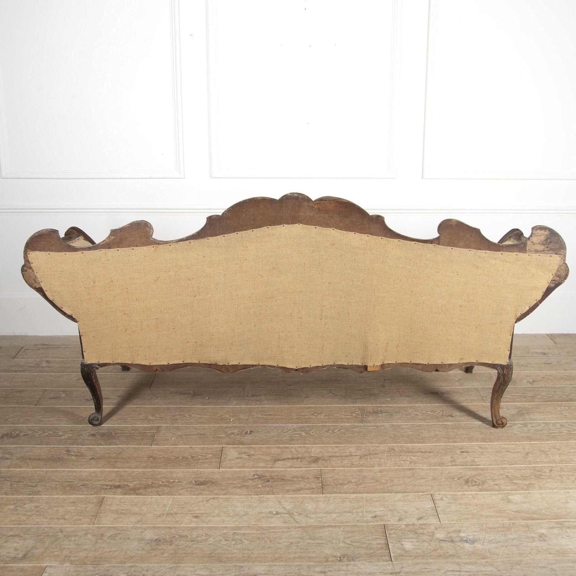 Northern Italian 18th Century Walnut Sofa In Good Condition For Sale In Gloucestershire, GB