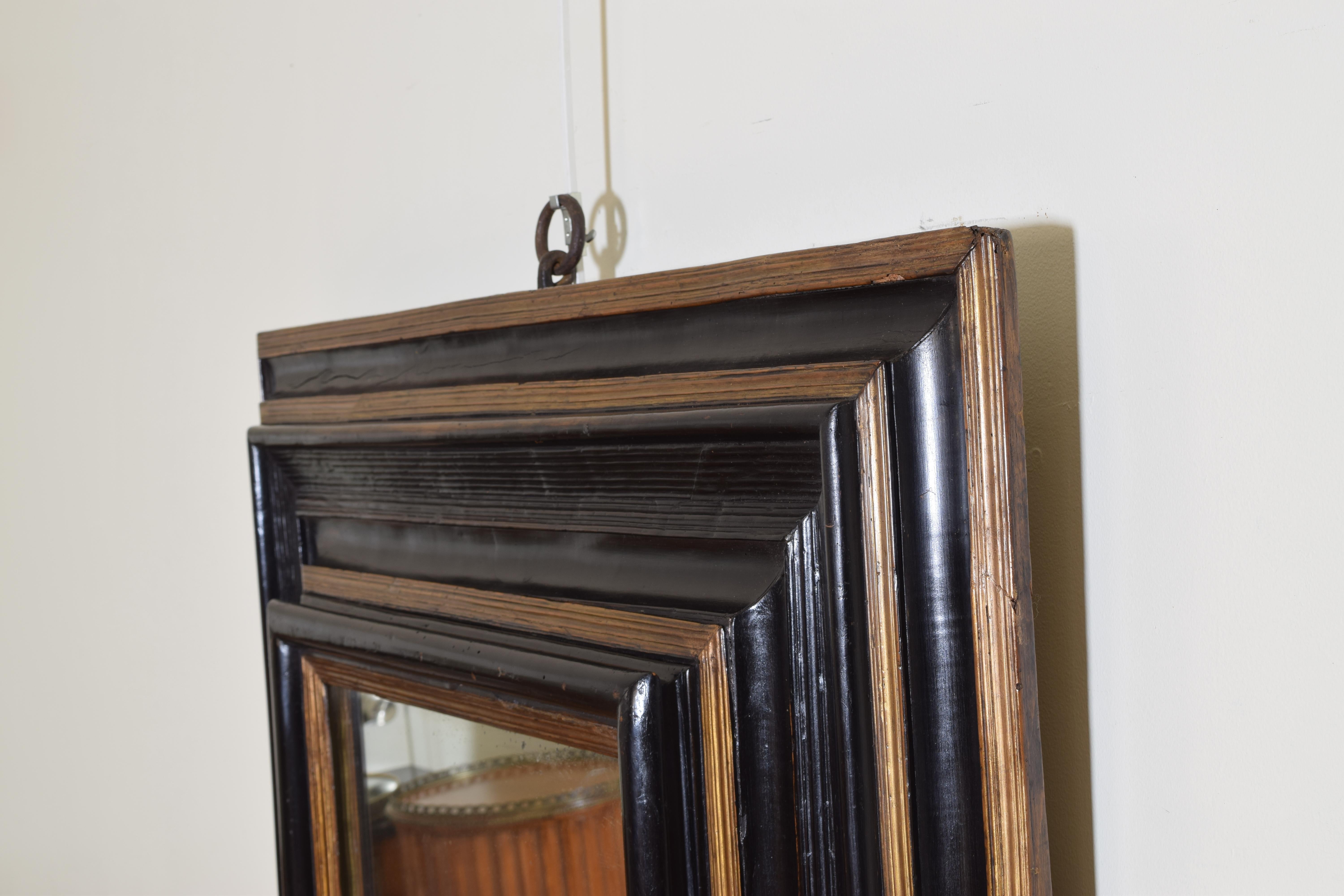 Northern Italian Baroque Ebonized and Giltwood Mirror, 17th Century In Good Condition In Atlanta, GA