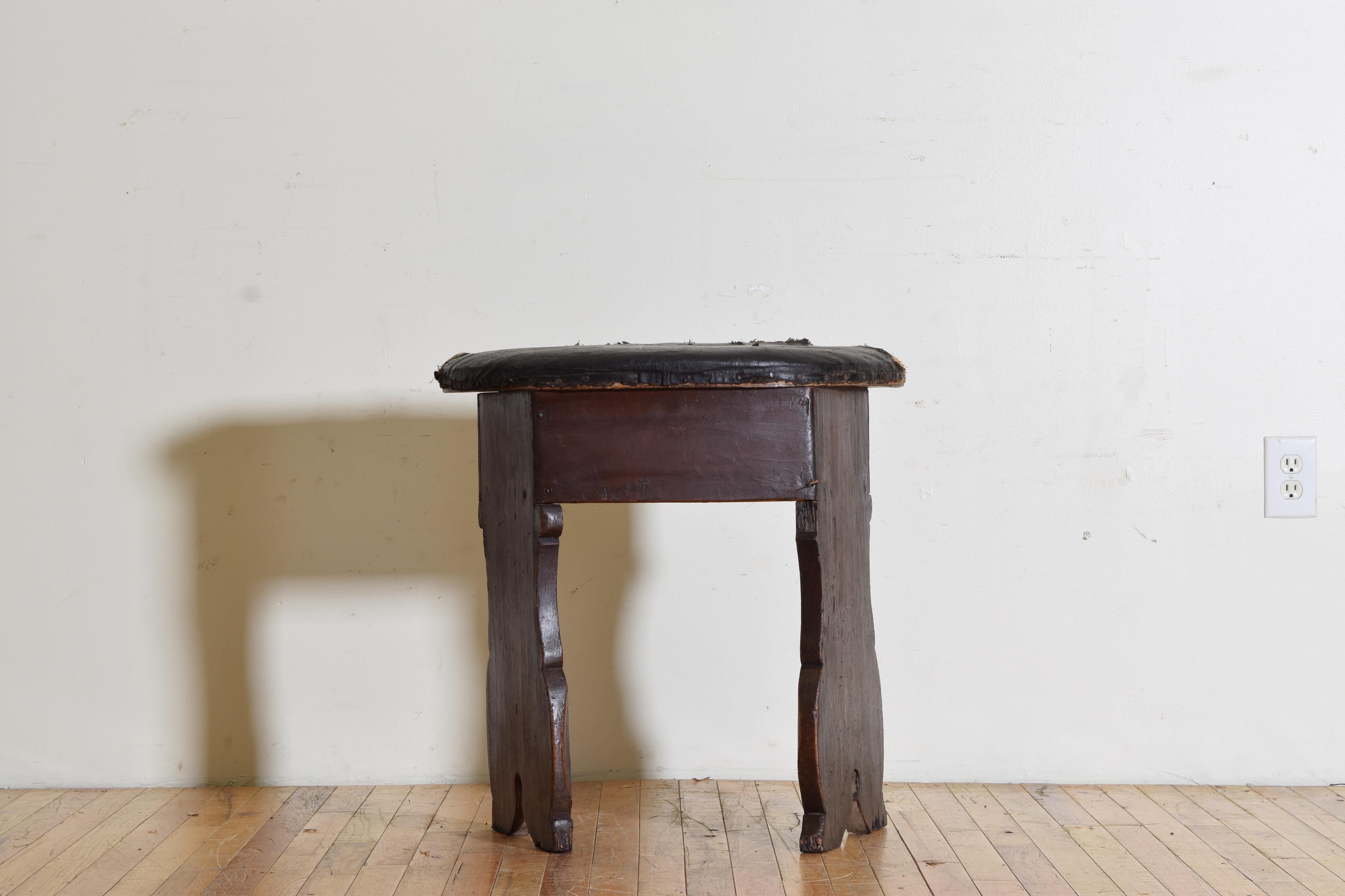 Banc de confédération à 1 tiroir en bois de sapin peint de style baroque d'Italie du Nord, 17e siècle État moyen - En vente à Atlanta, GA