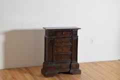 Northern Italian Baroque Period Walnut 4-Drawer Commode, 1st Quarter 18th cen.