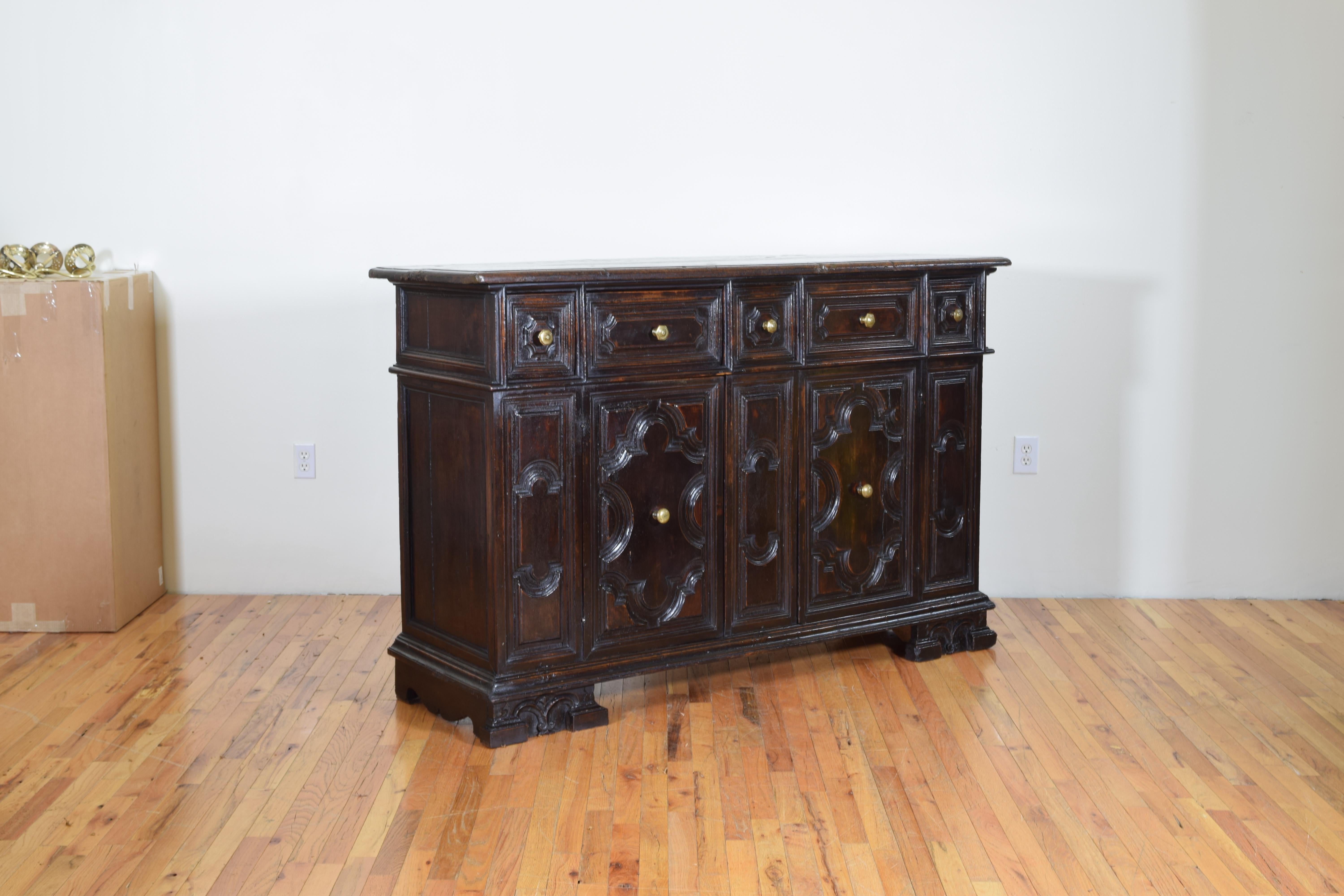 Northern Italian Brescia, Baroque Walnut 5-Drawer, 2-Door Credenza, 17th Century In Good Condition In Atlanta, GA