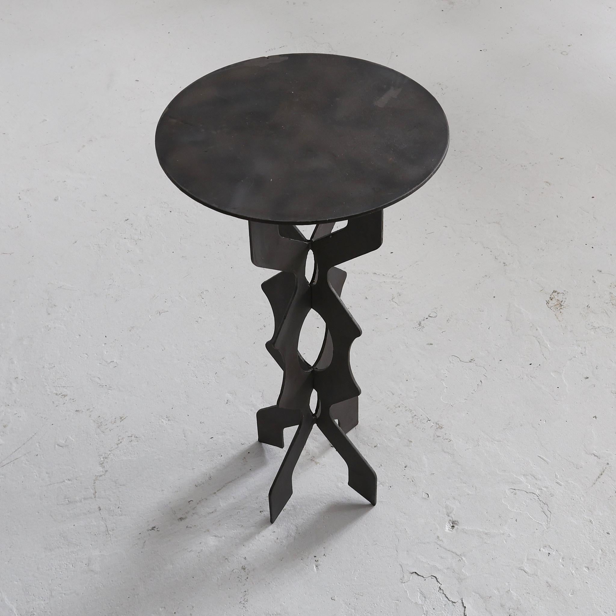 Mesa auxiliar de acero corten del norte de Italia en venta 1