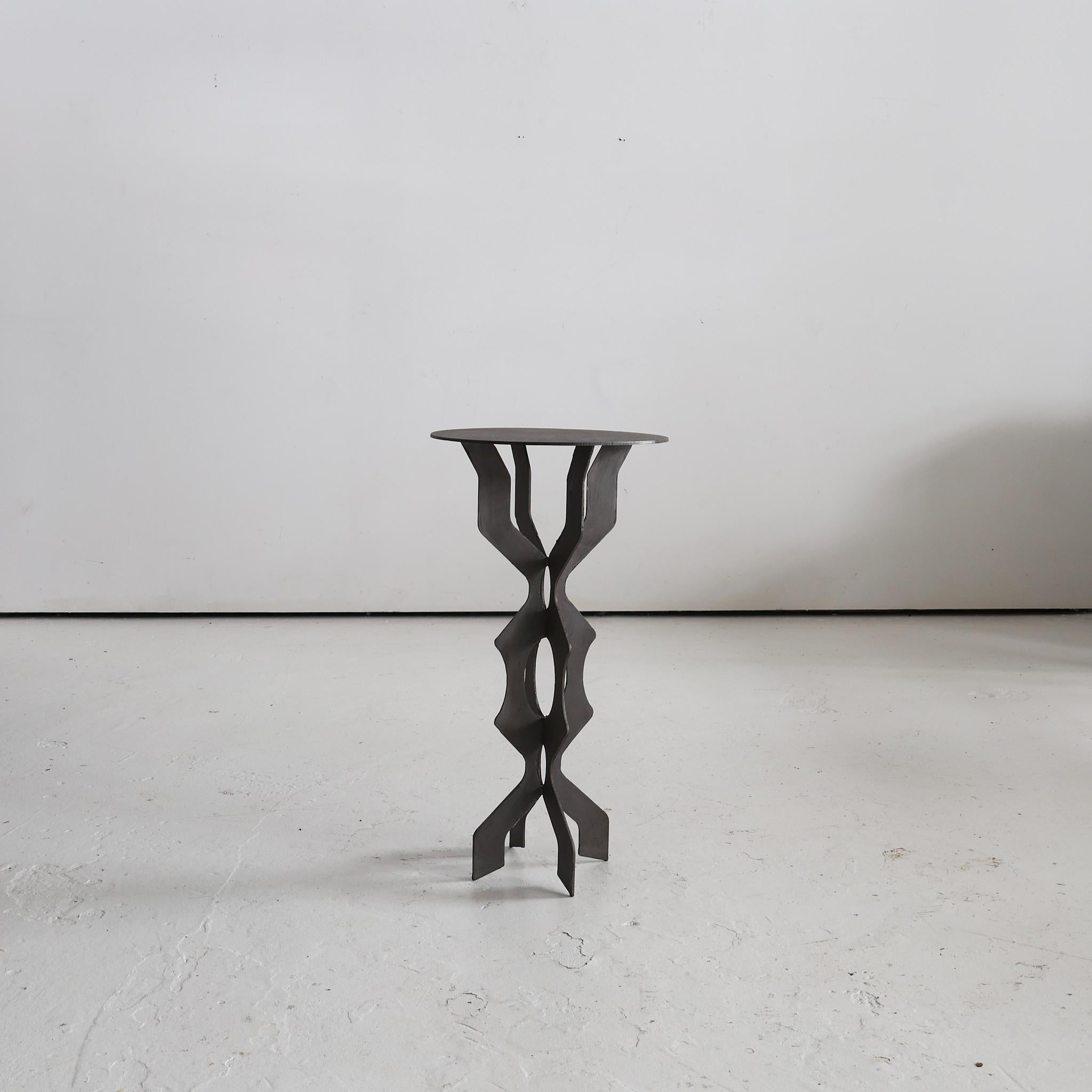 Mesa auxiliar de acero corten del norte de Italia en venta 2
