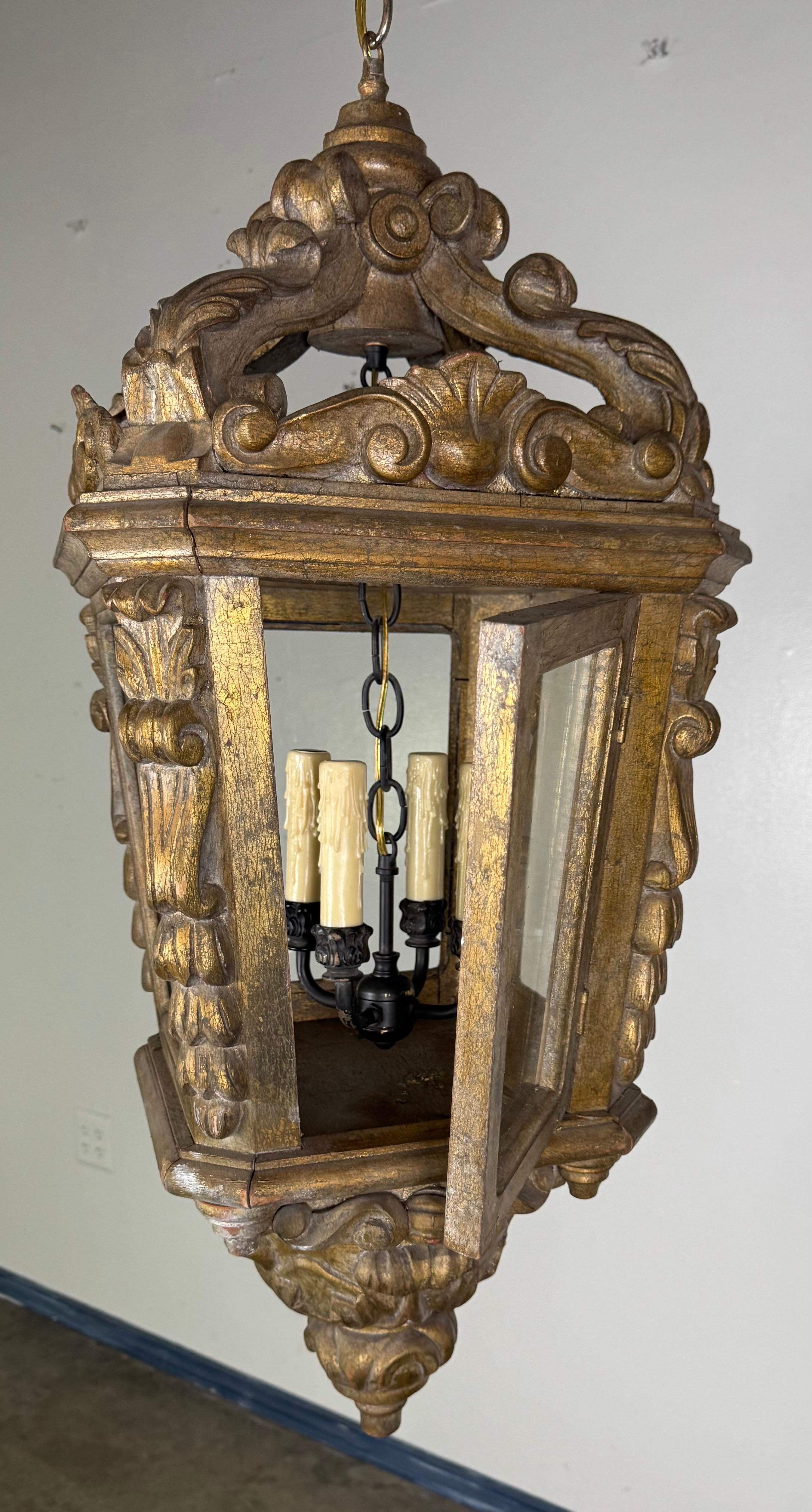 Norditalienische Giltwood Laterne (Italienisch) im Angebot