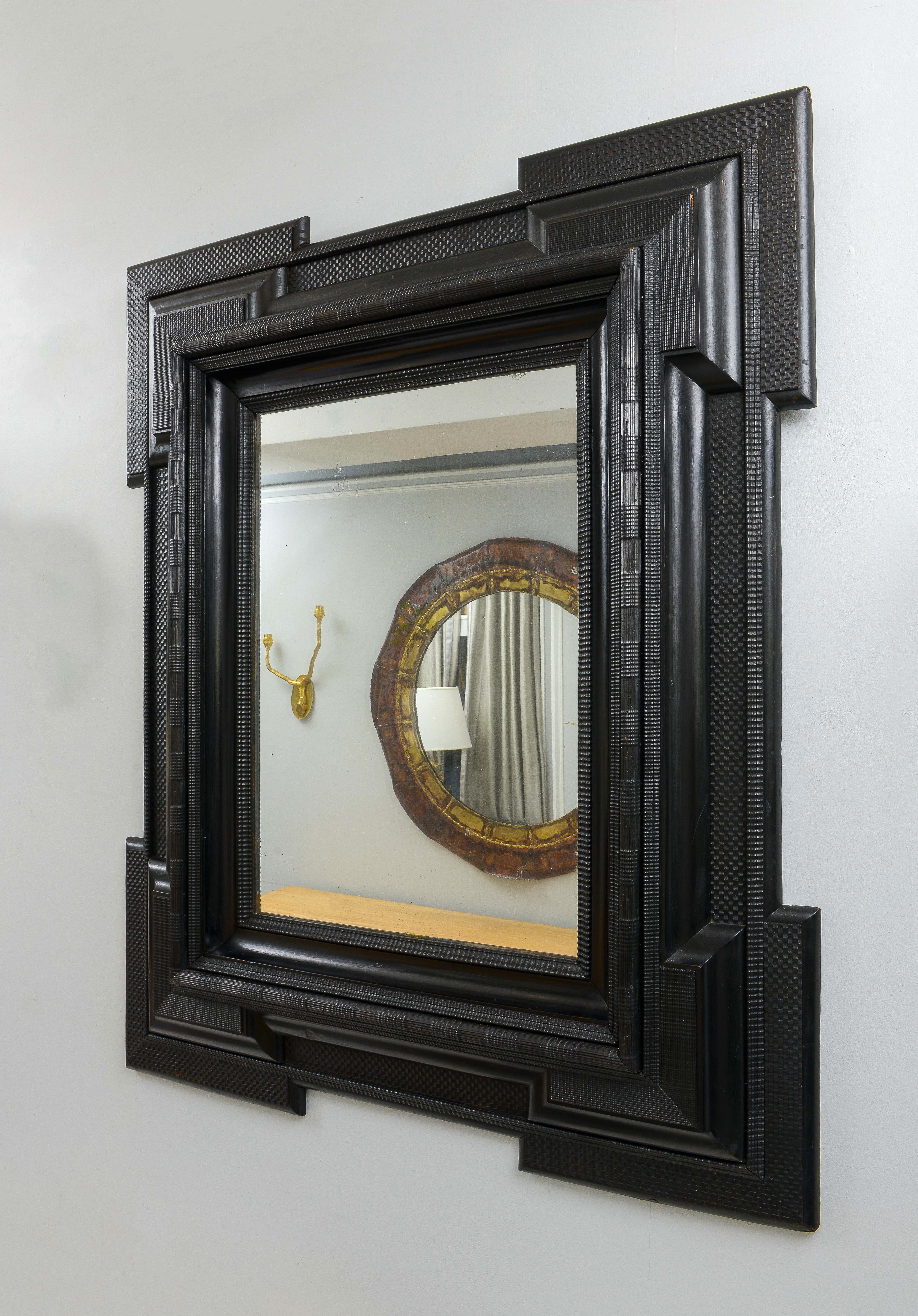 italien Miroir d'Italie du Nord sculpté à la main de style baroque en vente