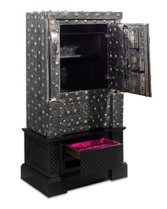 Northern Italian Hobnail Safe