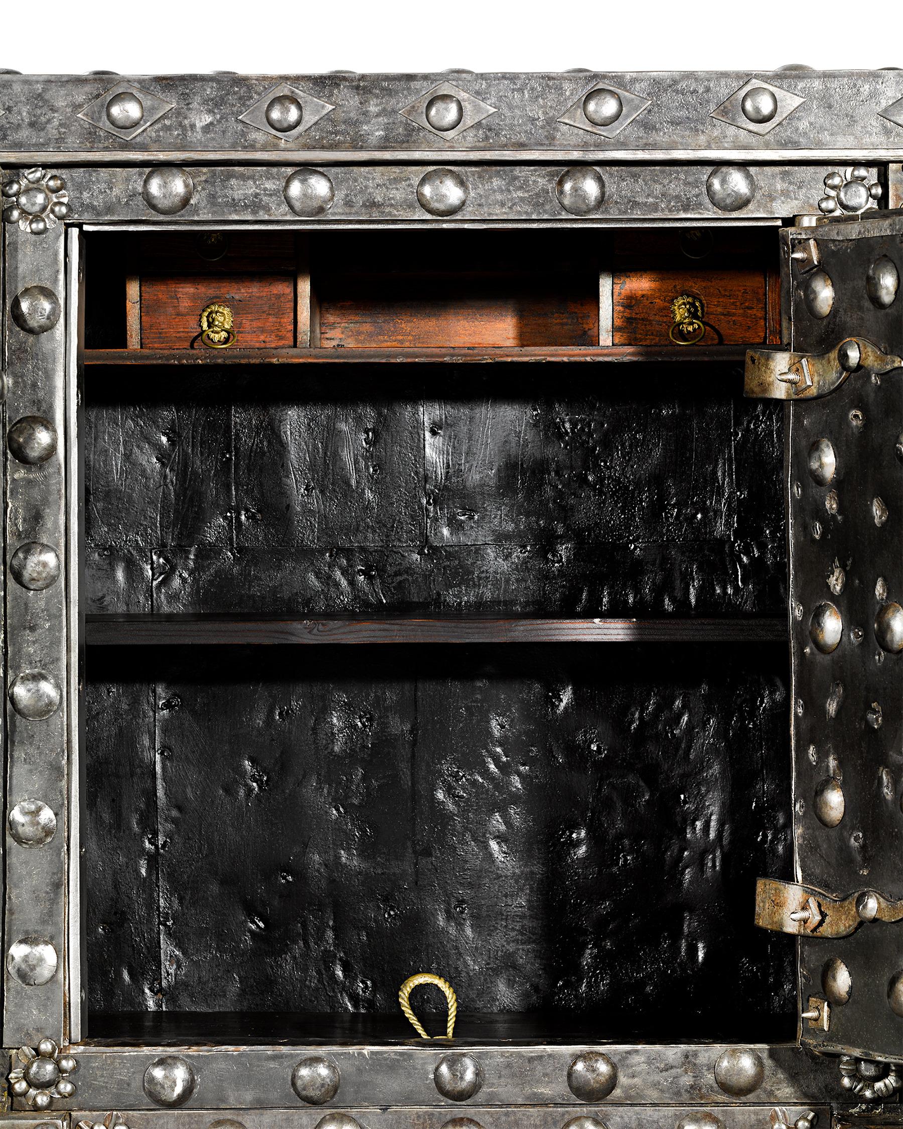 Northern Italian Hobnail Safe In Excellent Condition In New Orleans, LA