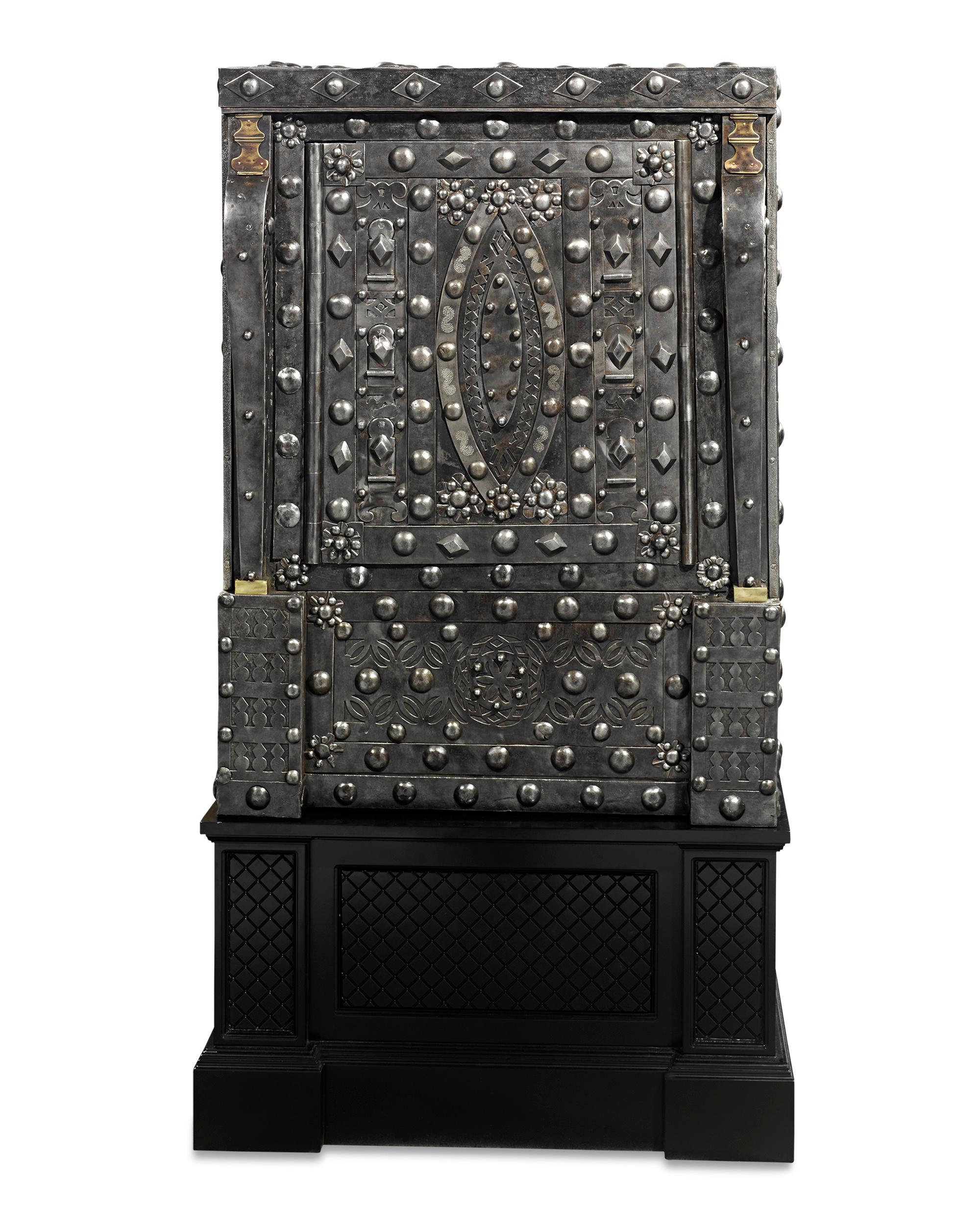 Northern Italian Hobnail Safe 2