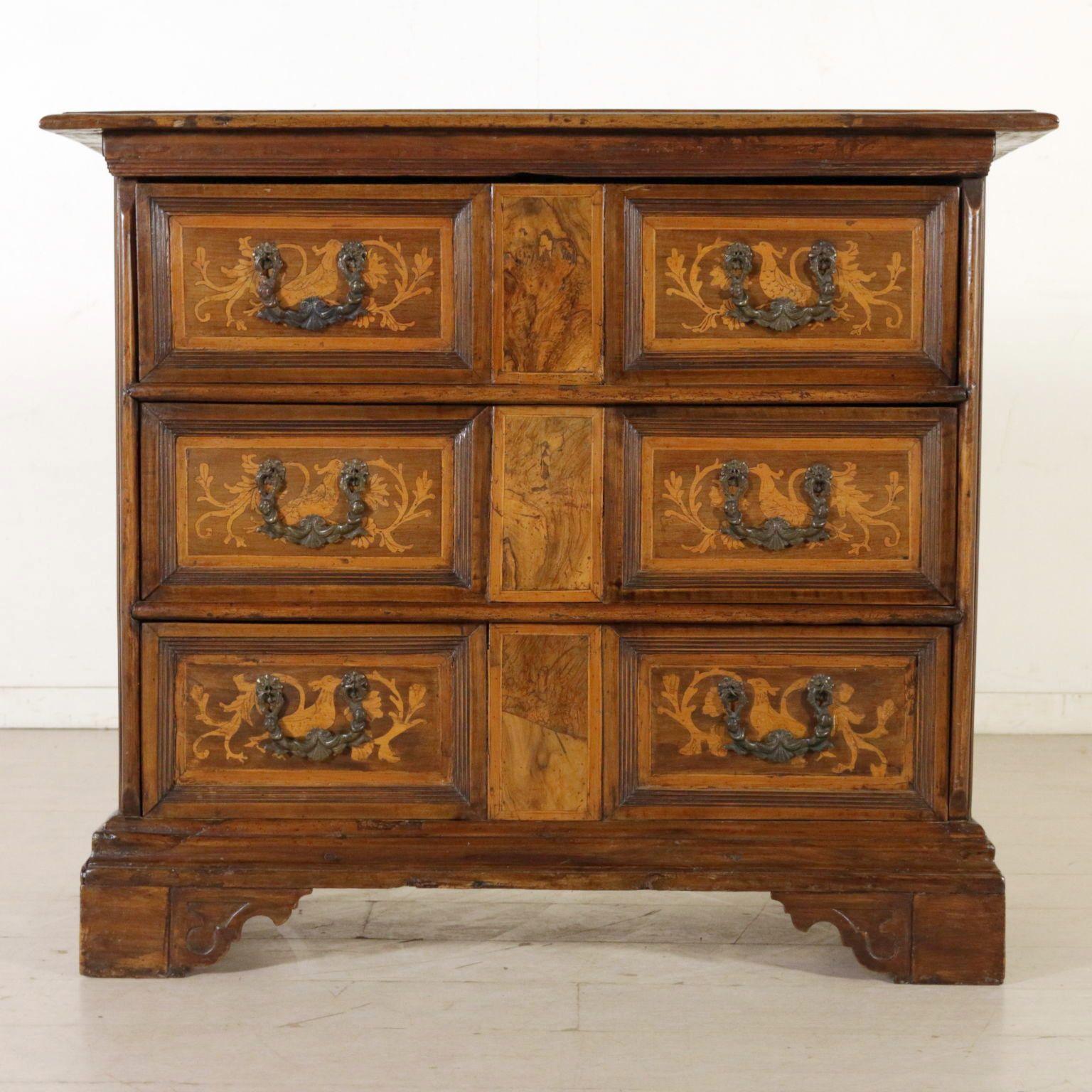 Northern Italian Inlaid Walnut Chest of Drawers, 18th Century In Excellent Condition In Los Angeles, CA
