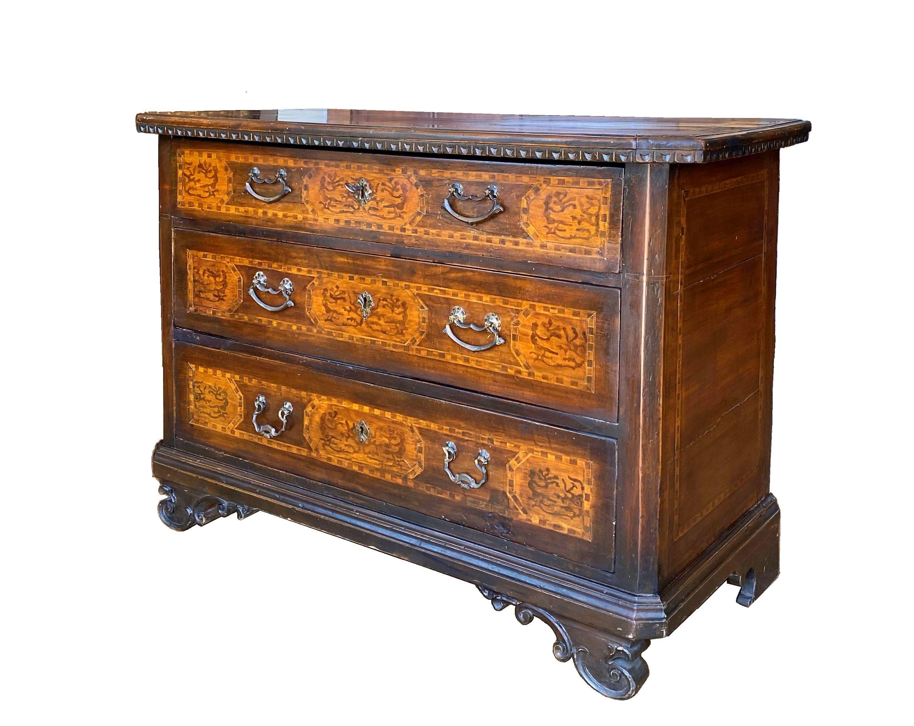 Northern Italian Inlaid Walnut Chest of Drawers For Sale 5
