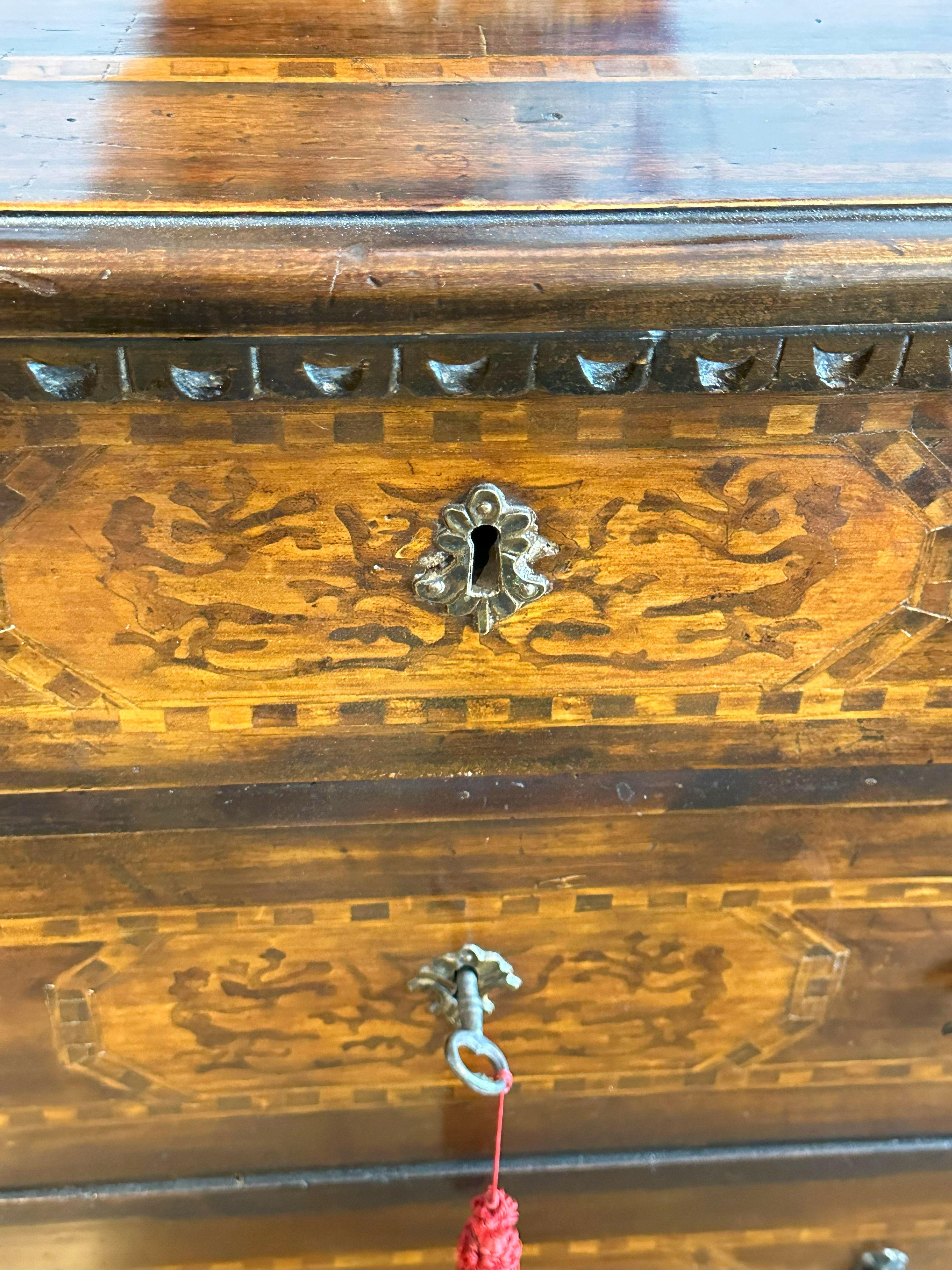 Northern Italian Inlaid Walnut Chest of Drawers  In Good Condition For Sale In Los Angeles, CA