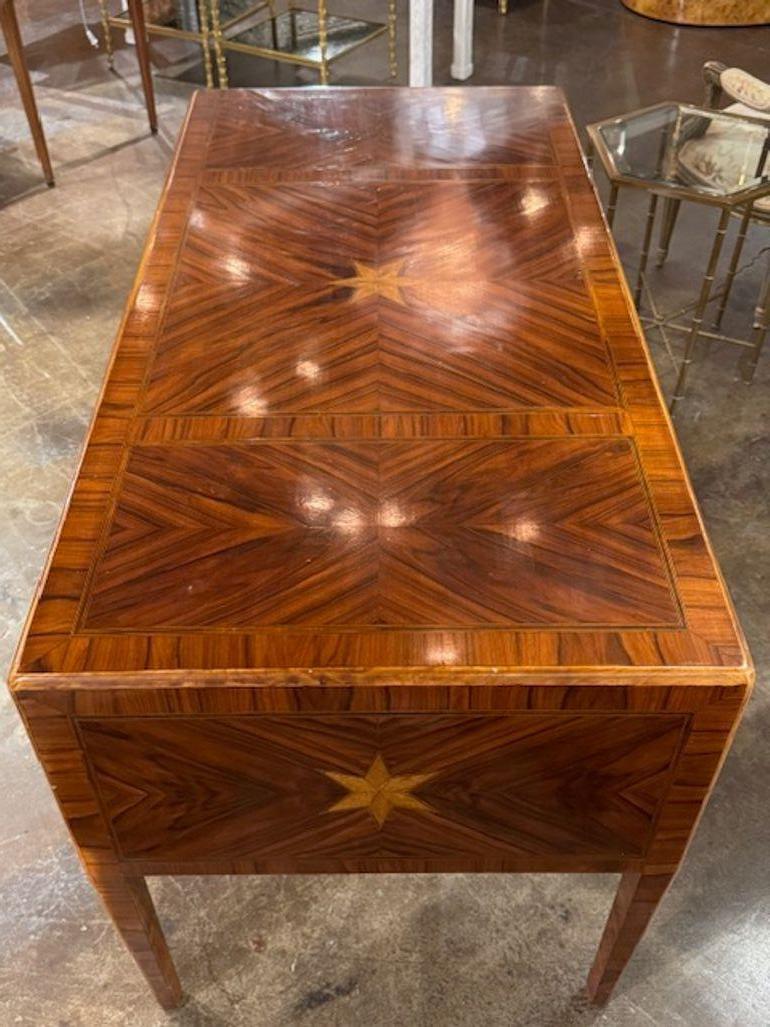 Northern Italian Inlaid Walnut Desk with Star Design In condizioni buone in vendita a Dallas, TX