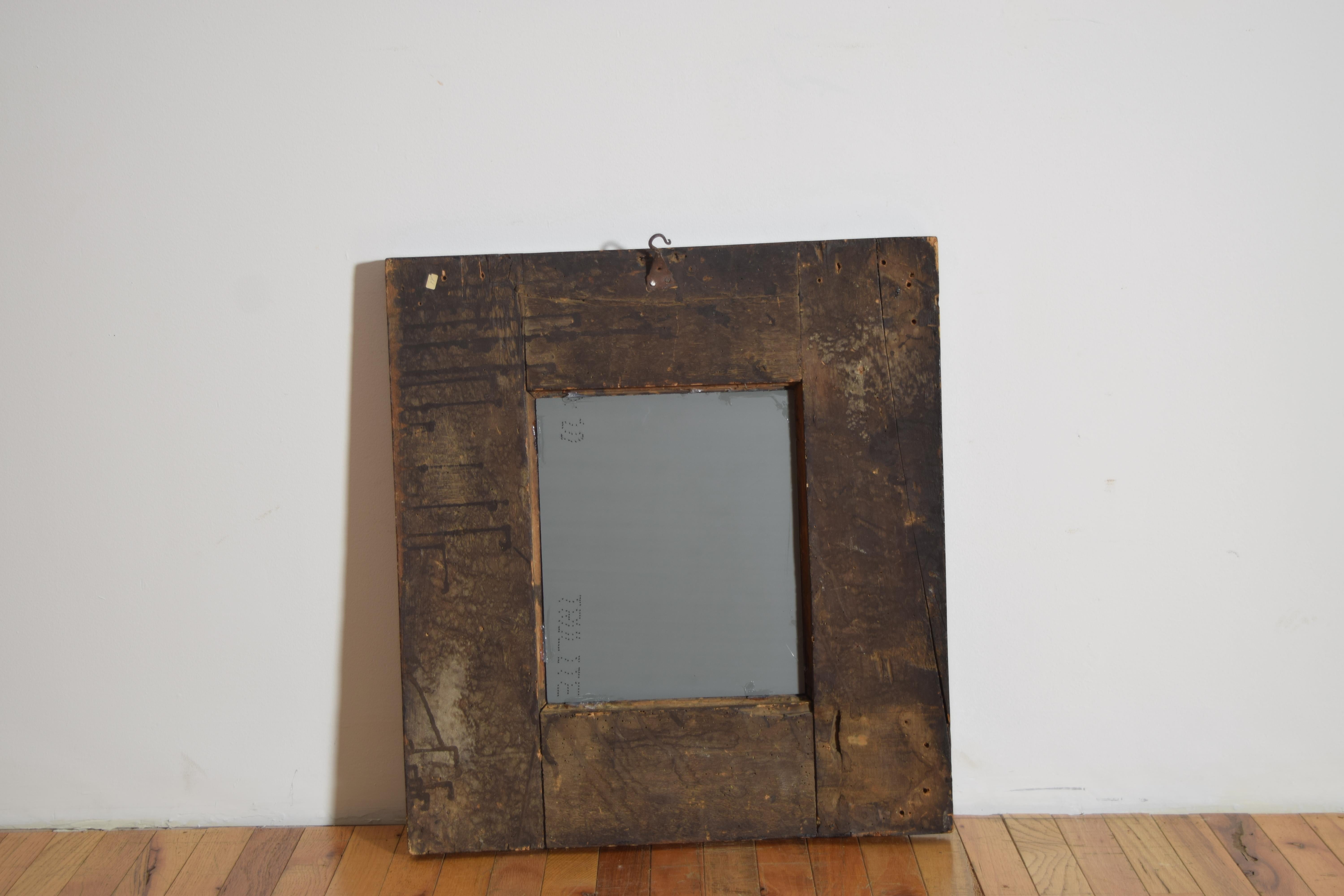 Espejo de nogal tallado guilloché del periodo Luis XIV del norte de Italia, ca. 1700 Nogal en venta