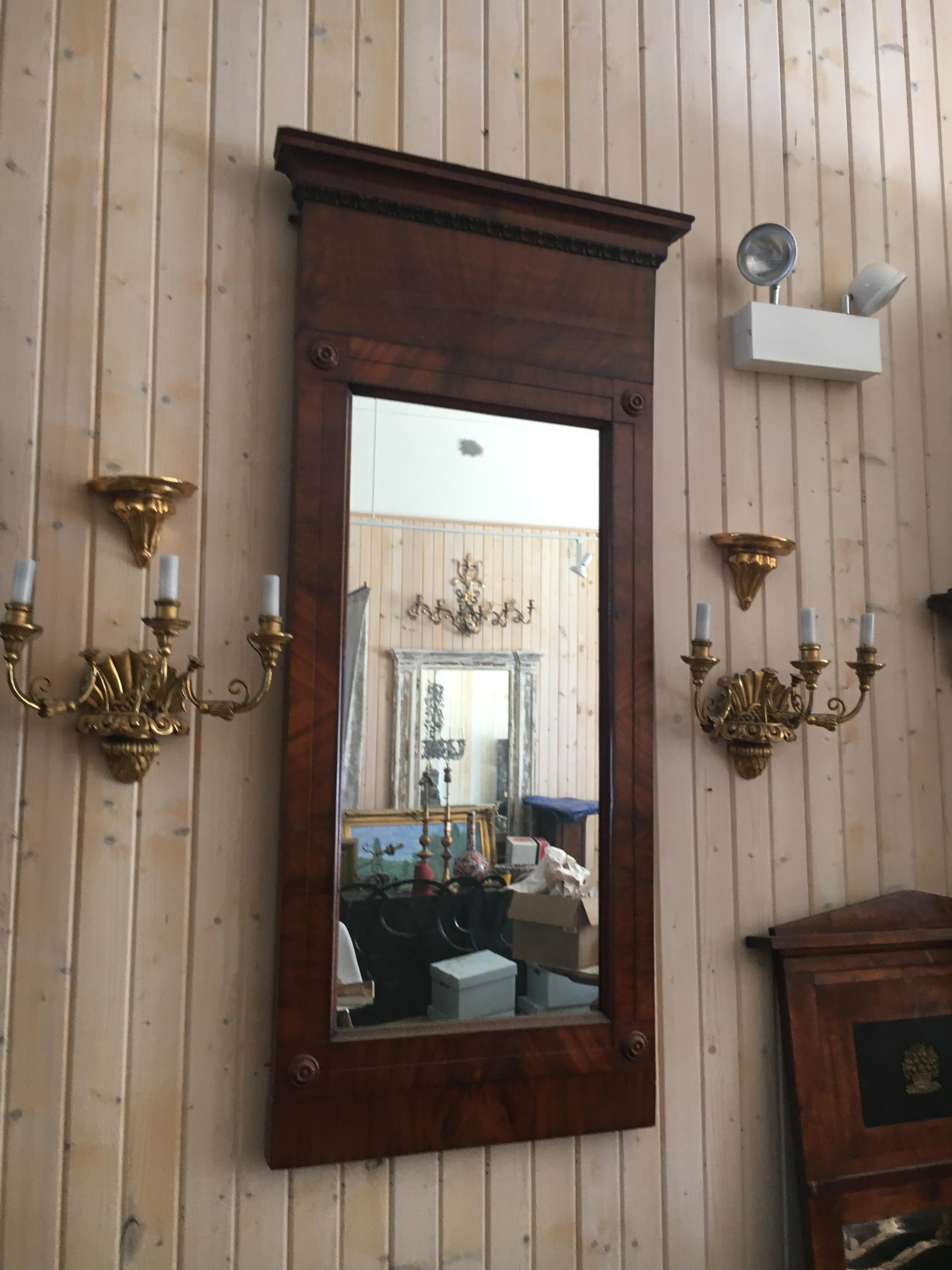 Northern Italian Neoclasical Walnut Mirror with Giltwood Decoration For Sale 2