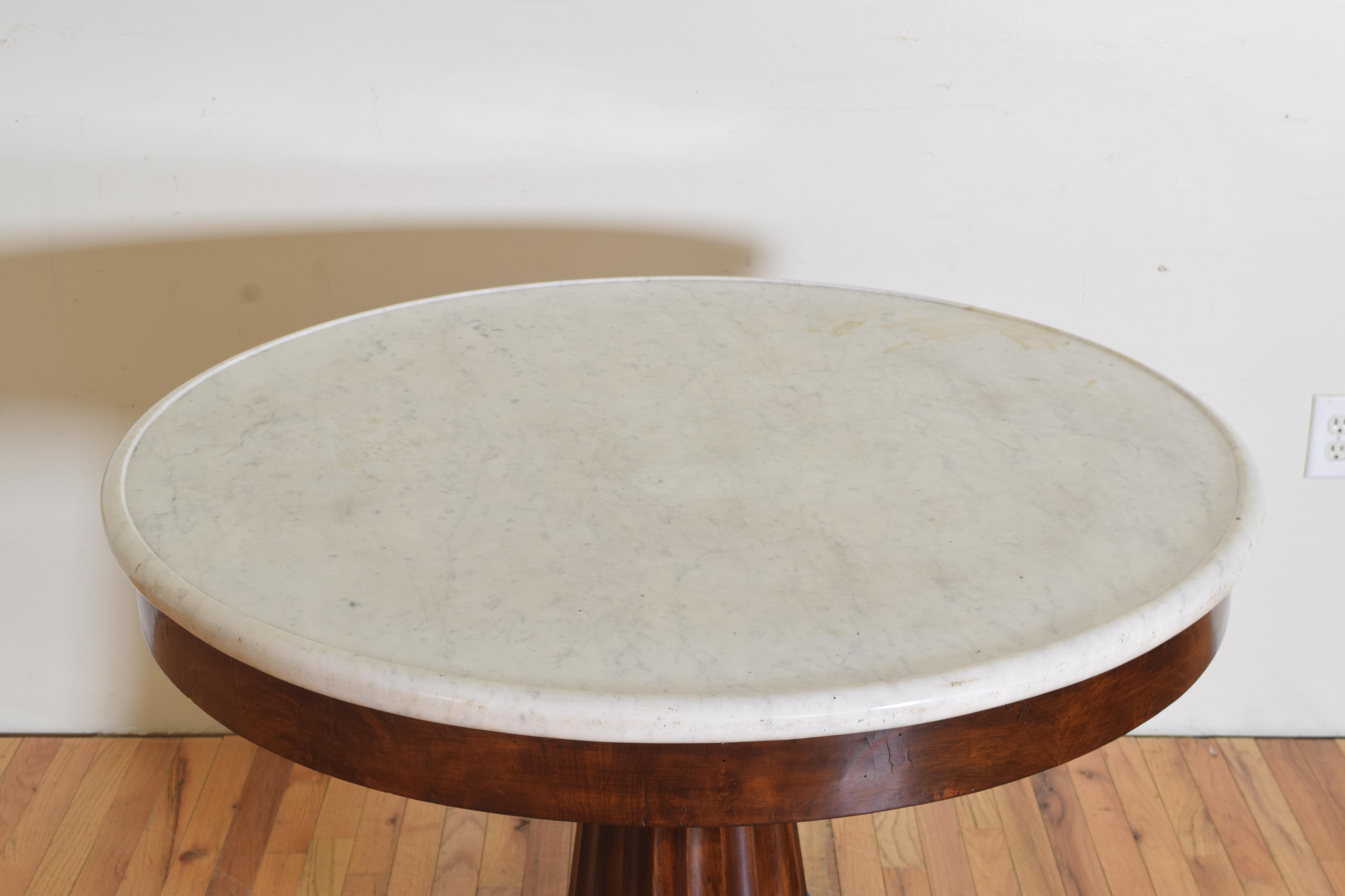 Northern Italian Neoclassic Shaped Walnut Center Table with Marble Top, ca. 1825 5