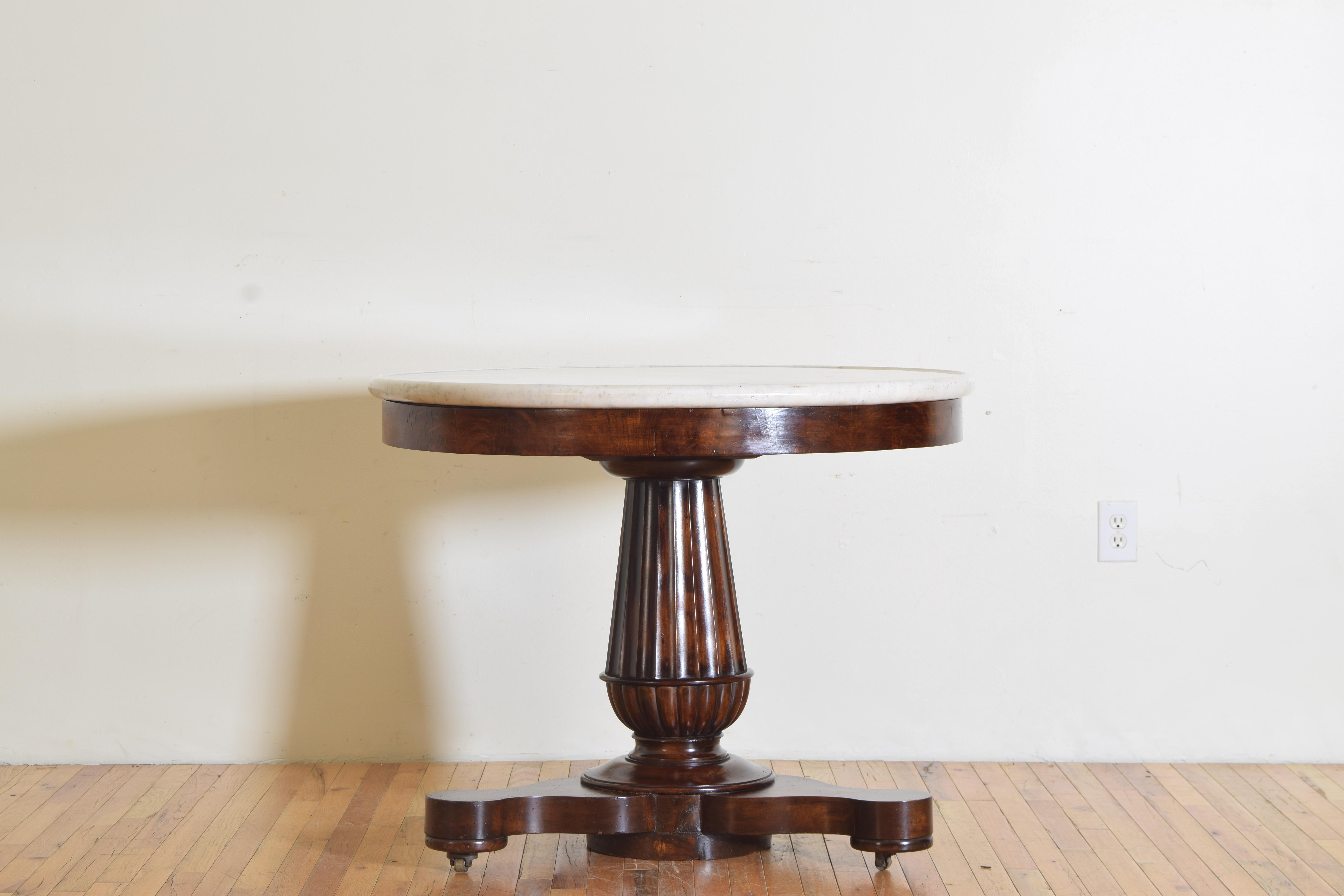 Northern Italian Neoclassic Shaped Walnut Center Table with Marble Top, ca. 1825 In Good Condition In Atlanta, GA