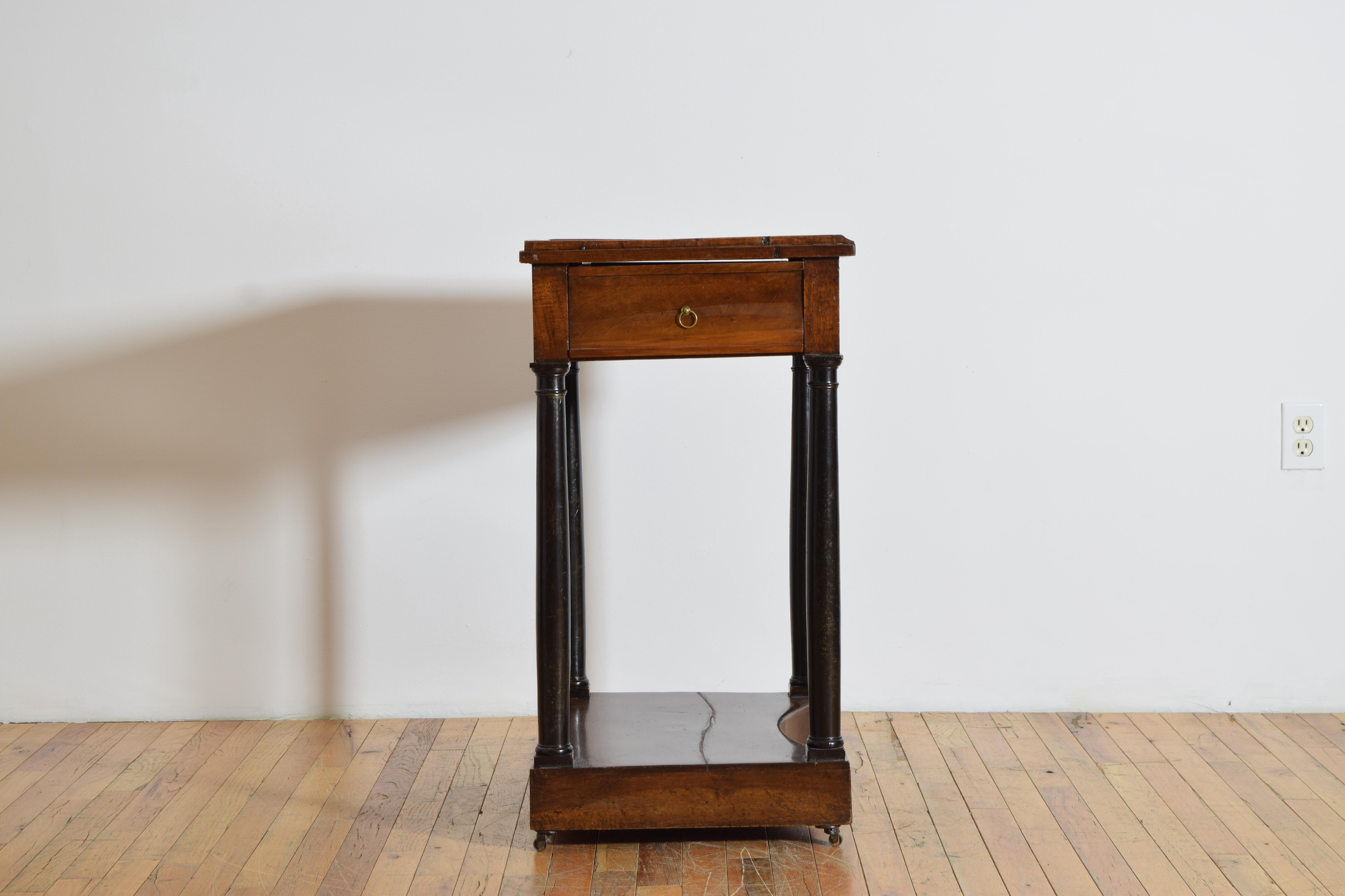 Norditalienischer neoklassischer Nussbaum & ebonisiertes schabloniertes Leder-Schreibtisch im Zustand „Gut“ im Angebot in Atlanta, GA